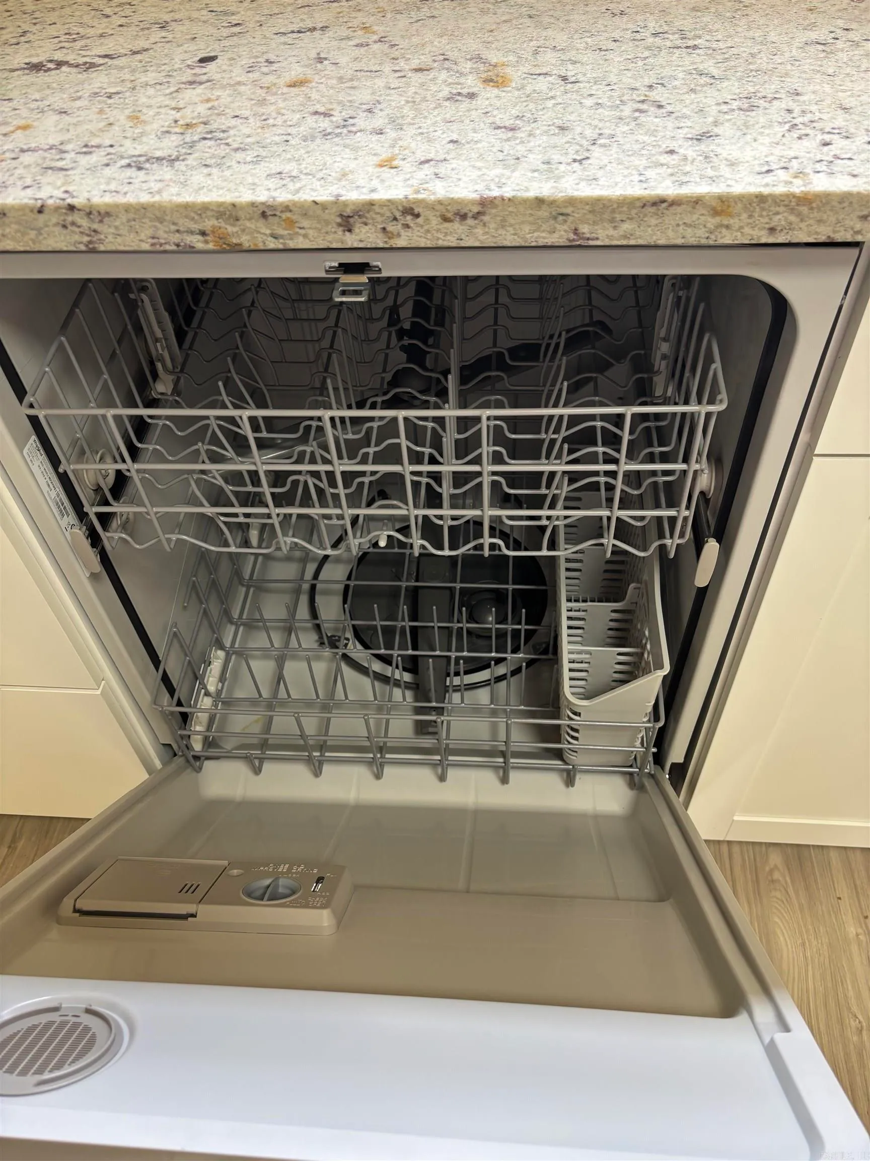 Lonoke, Arkansas 72086, United States, 2 Bedrooms Bedrooms, ,1 BathroomBathrooms,Residential,Pending,214339