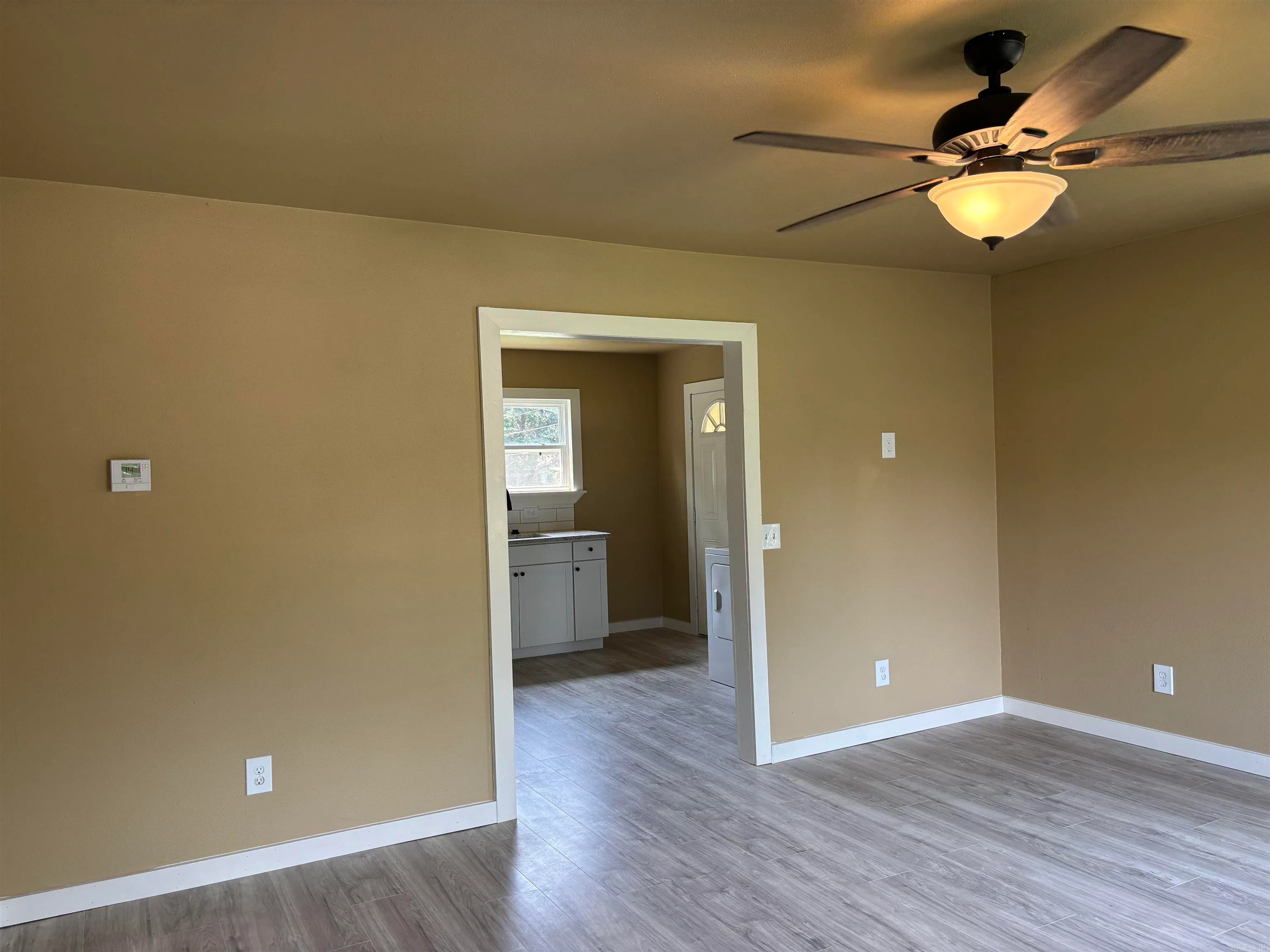 Lonoke, Arkansas 72086, United States, 2 Bedrooms Bedrooms, ,1 BathroomBathrooms,Residential,Pending,214339