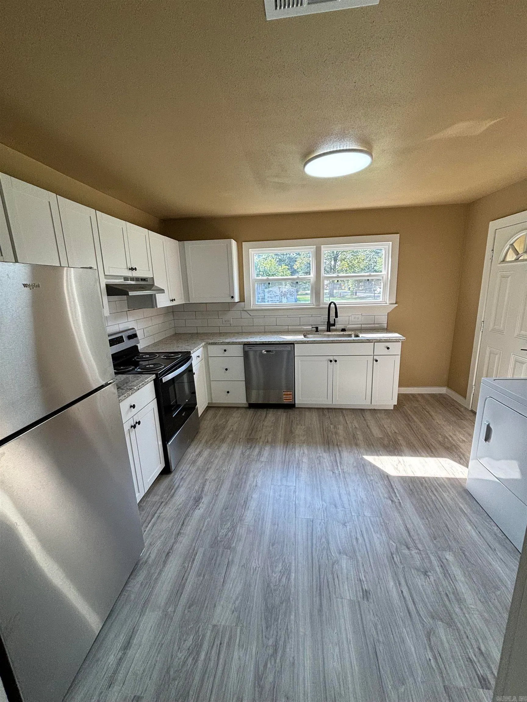 Lonoke, Arkansas 72086, United States, 2 Bedrooms Bedrooms, ,1 BathroomBathrooms,Residential,Pending,214339