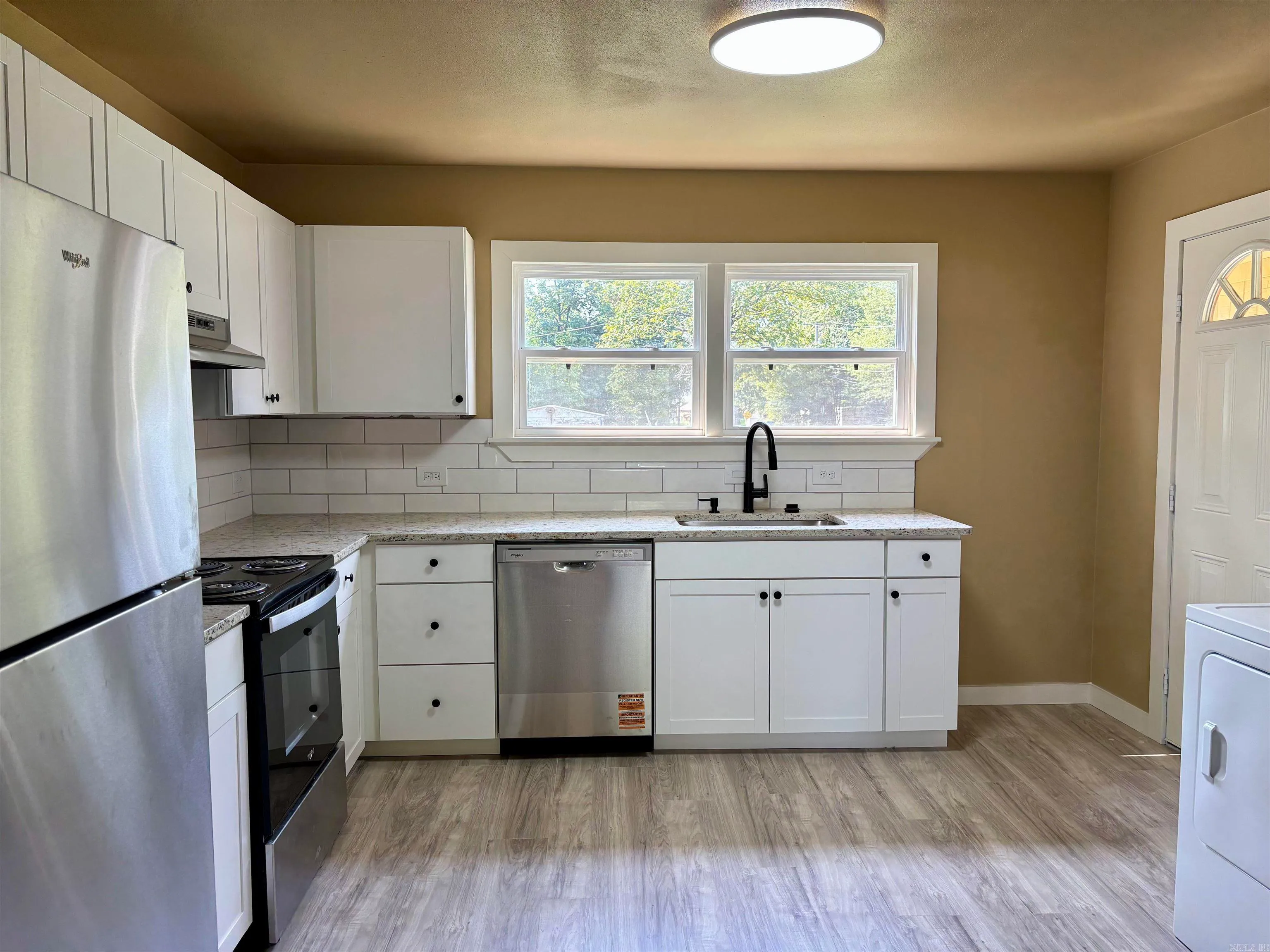 Lonoke, Arkansas 72086, United States, 2 Bedrooms Bedrooms, ,1 BathroomBathrooms,Residential,Pending,214339