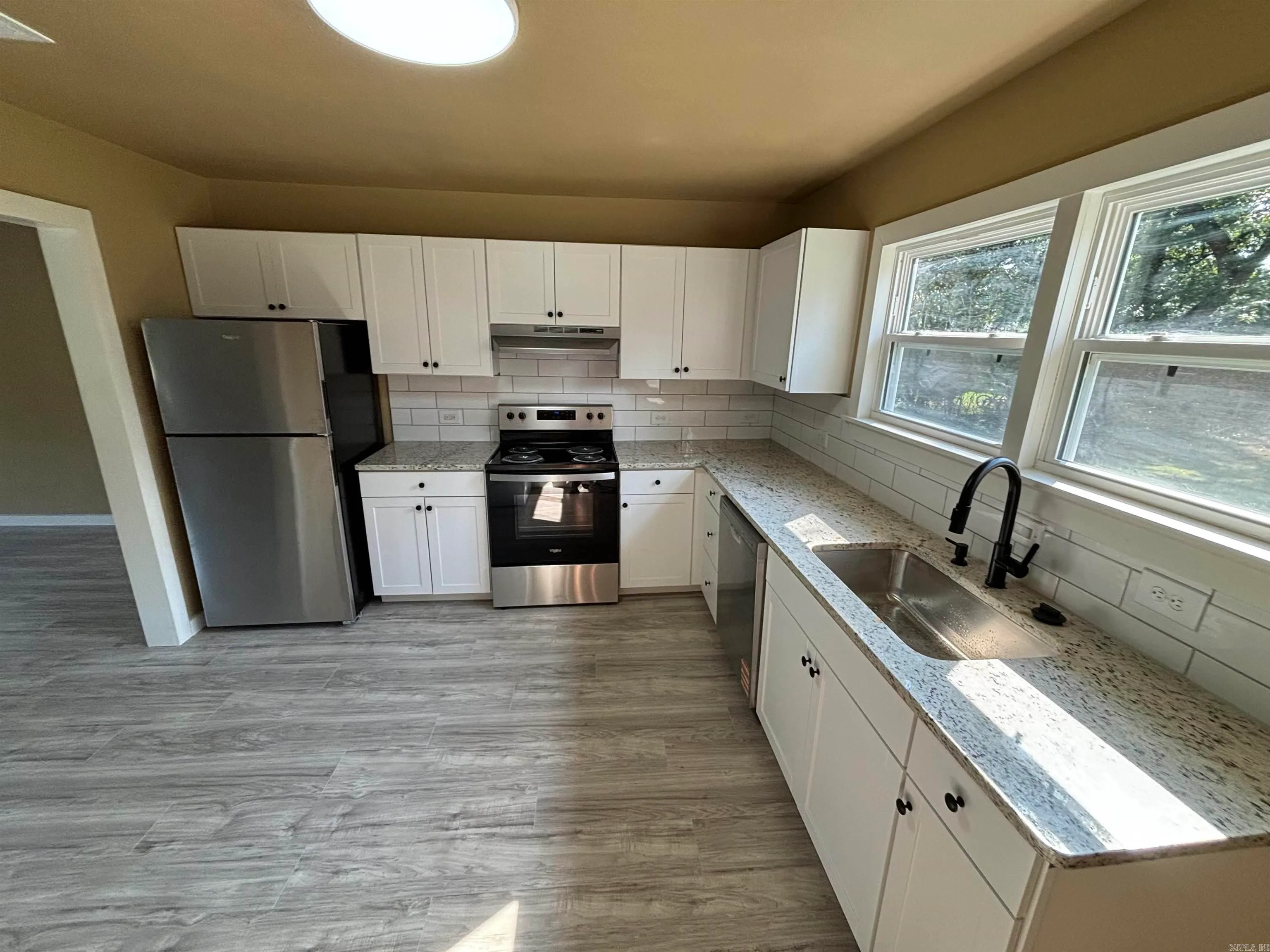 Lonoke, Arkansas 72086, United States, 2 Bedrooms Bedrooms, ,1 BathroomBathrooms,Residential,Pending,214339