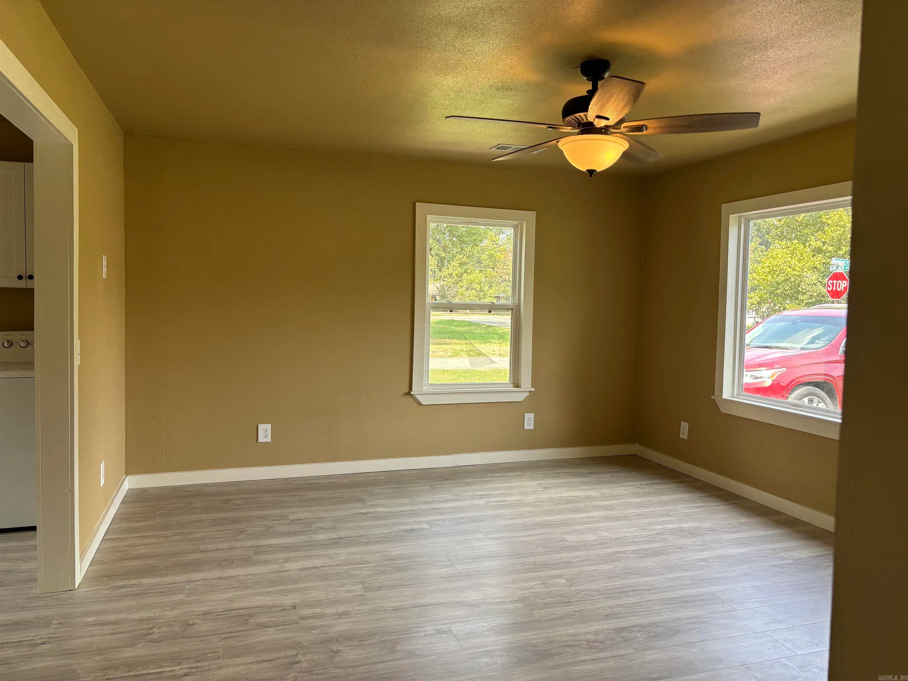 Lonoke, Arkansas 72086, United States, 2 Bedrooms Bedrooms, ,1 BathroomBathrooms,Residential,Pending,214339