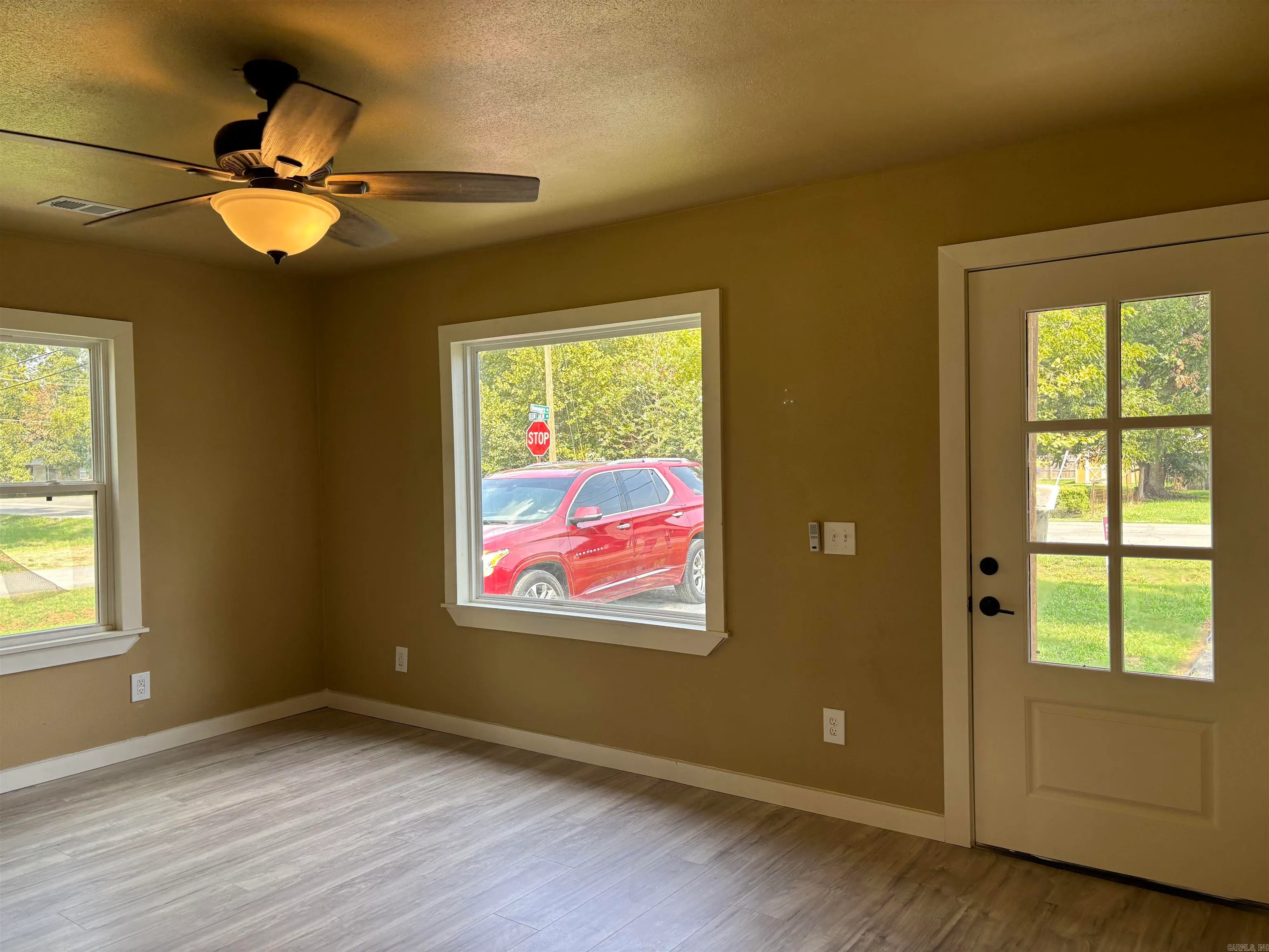 Lonoke, Arkansas 72086, United States, 2 Bedrooms Bedrooms, ,1 BathroomBathrooms,Residential,Pending,214339