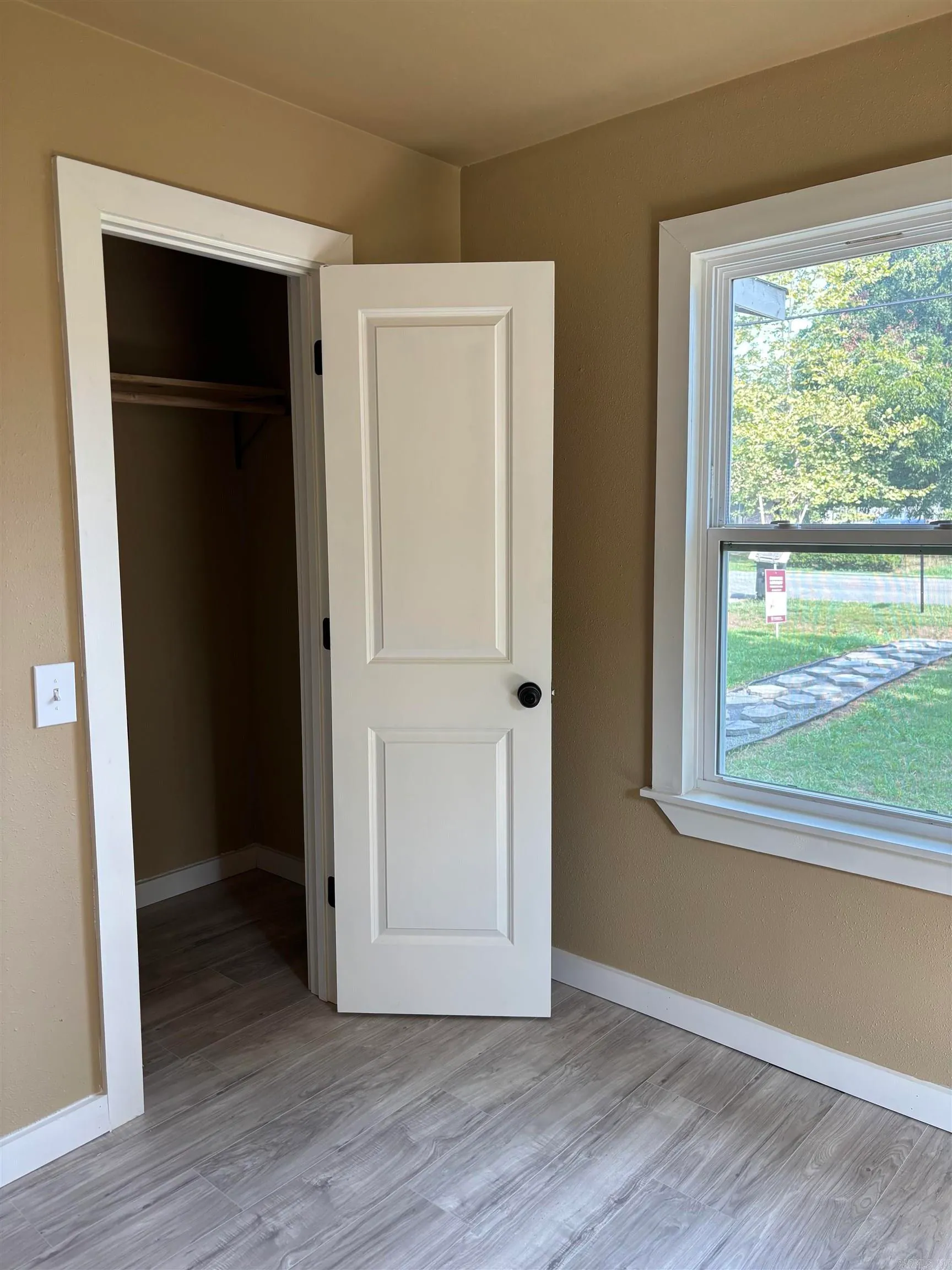 Lonoke, Arkansas 72086, United States, 2 Bedrooms Bedrooms, ,1 BathroomBathrooms,Residential,Pending,214339