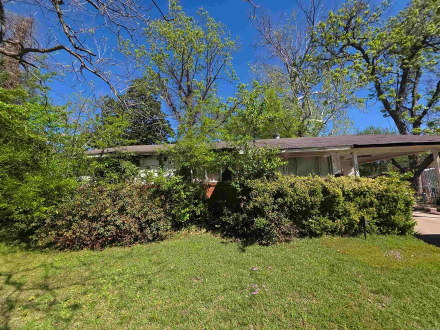 Great project home close to shopping, dining, and Saracen Casino.  Inside needs mostly updates and outside needs repairs.  Investors and handy buyers really need to take a look at this one.  Property is being sold As-Is.