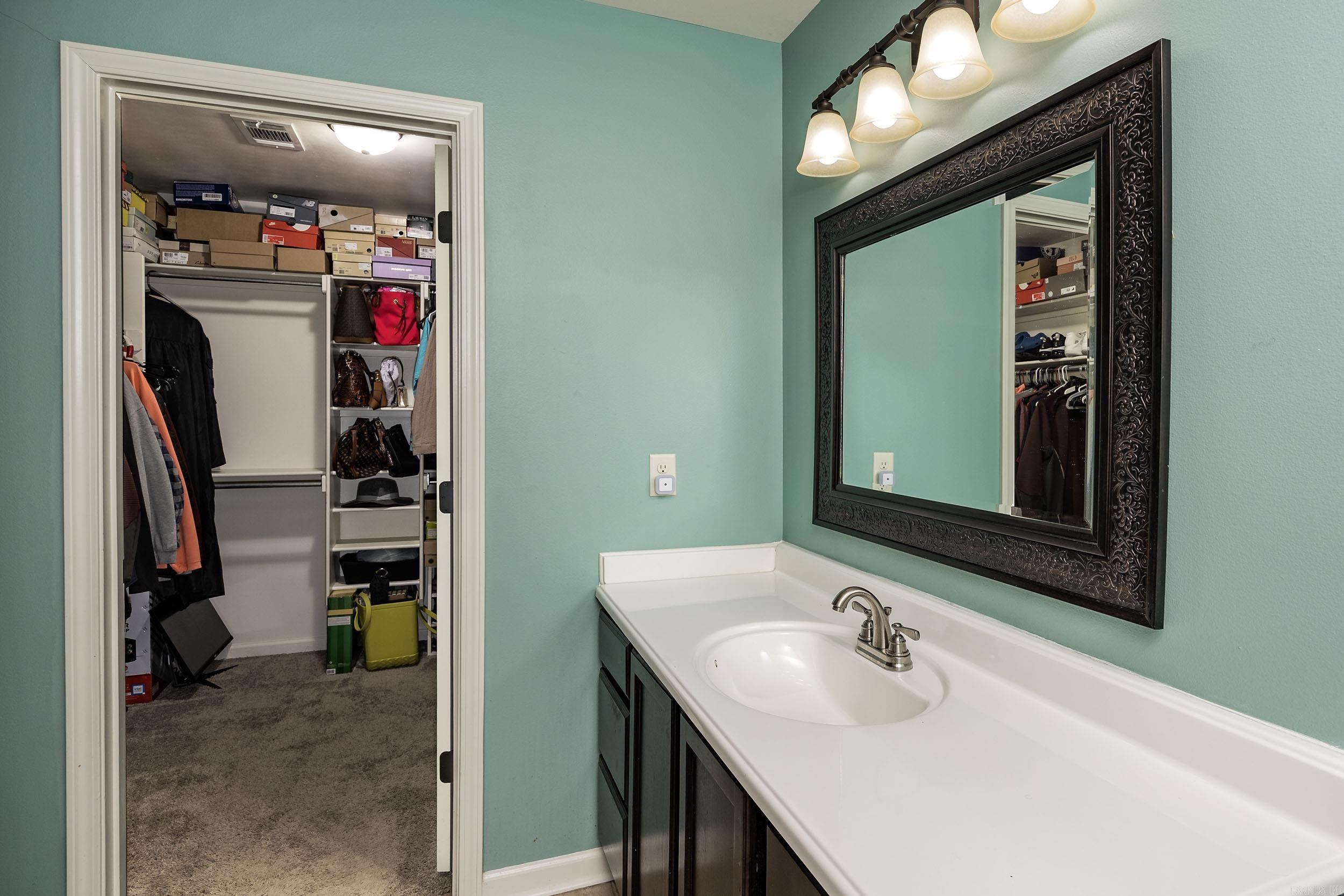 NORTH HAVEN - Residential