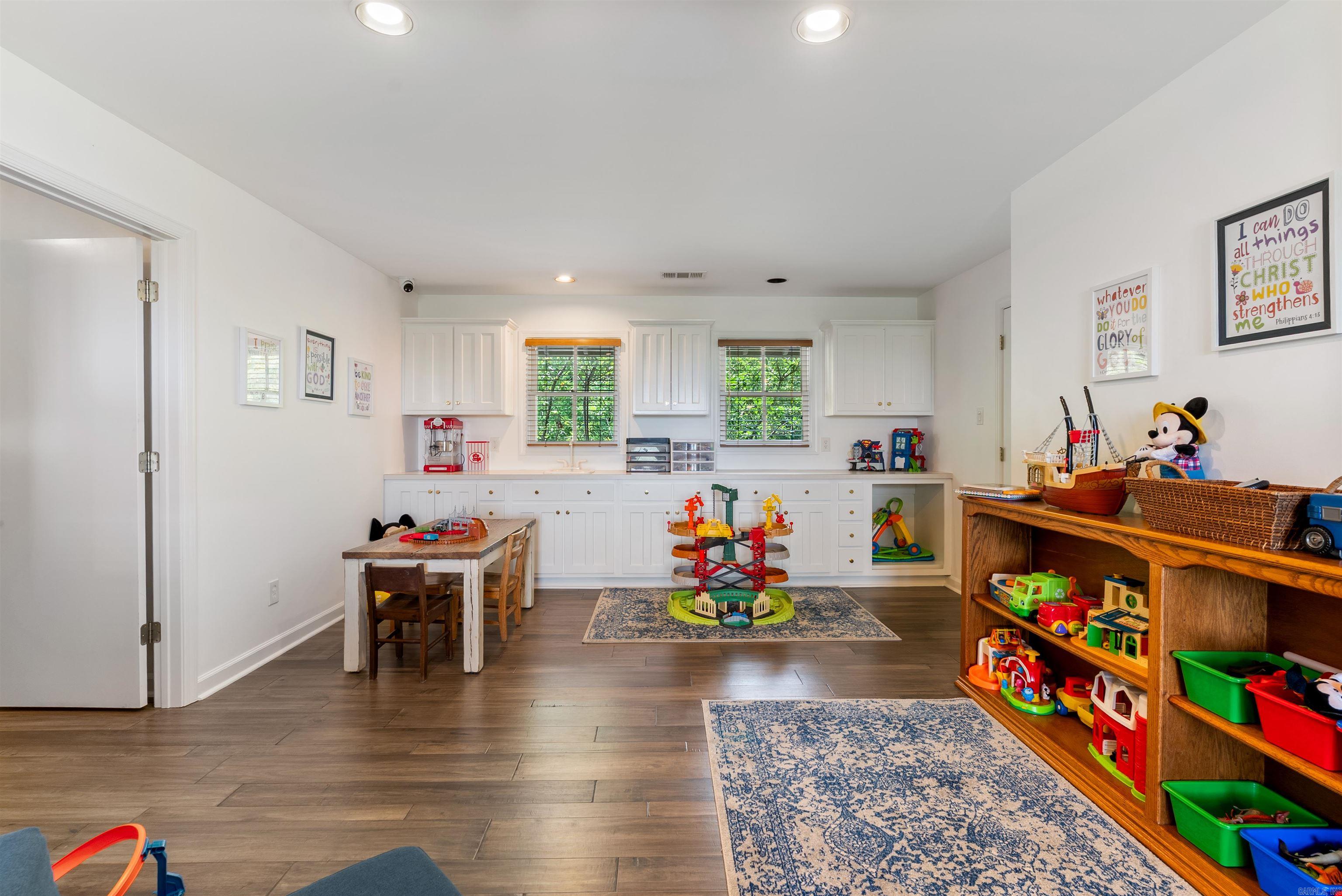 RIDGEFIELD ESTATES - Residential