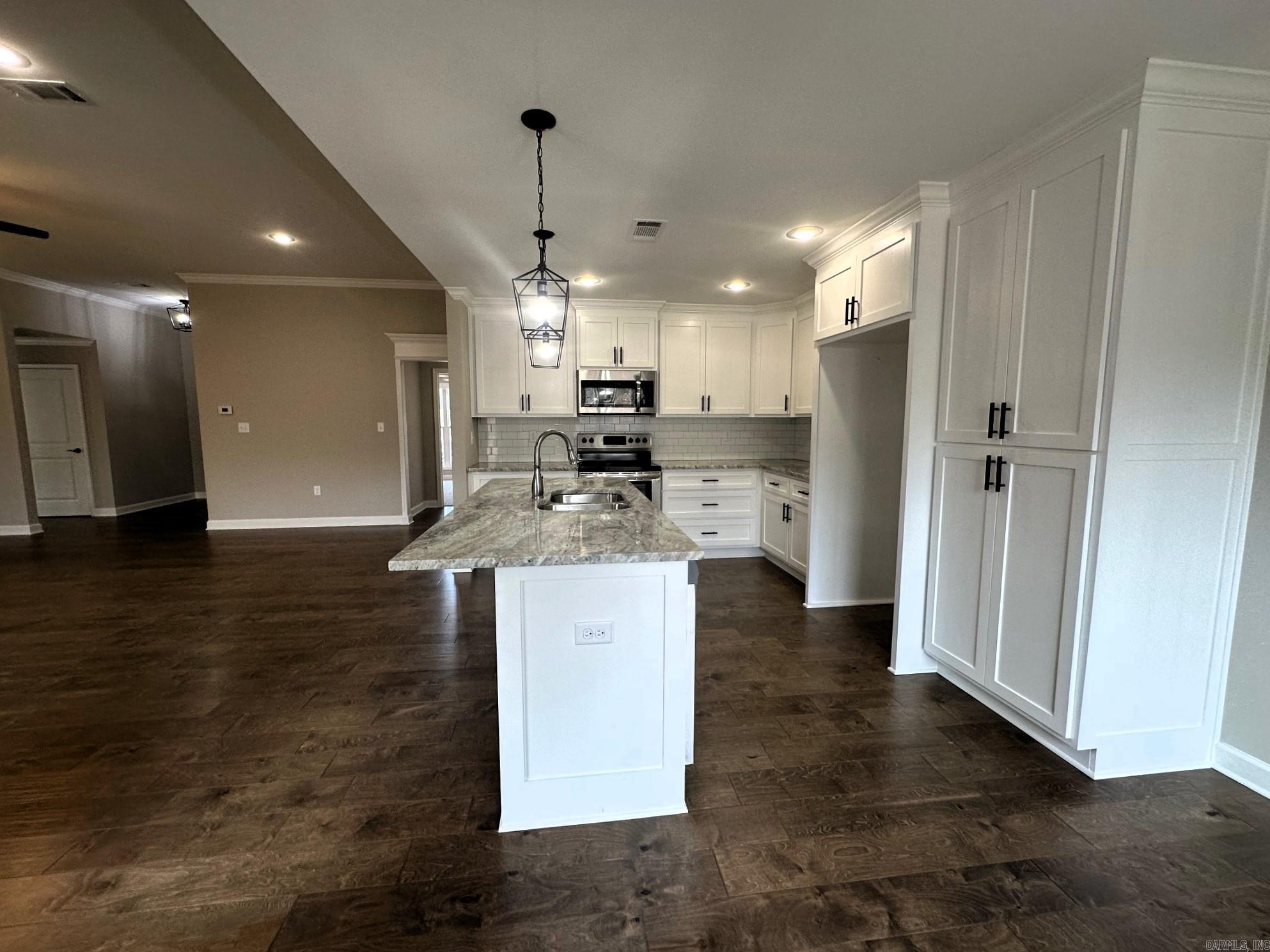 PINEWOOD ESTATES - Residential