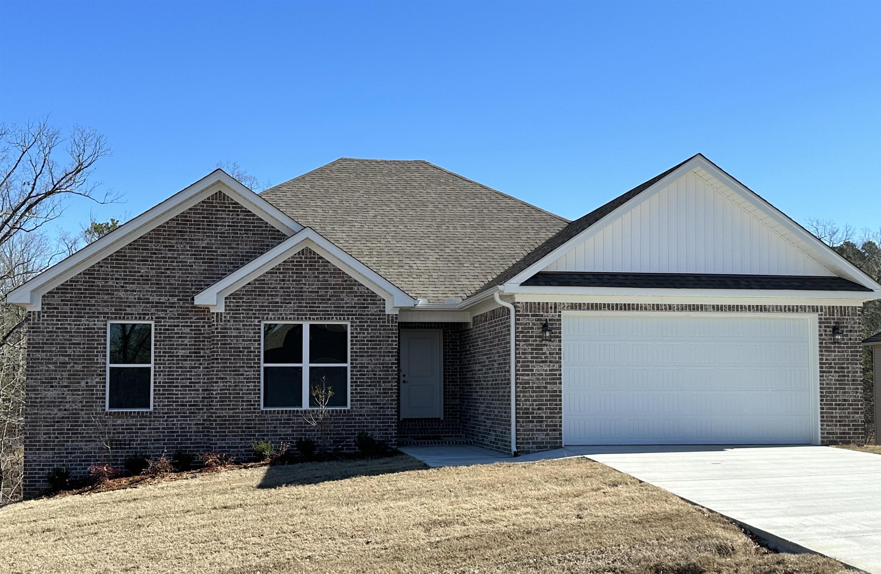 PINEWOOD ESTATES - Residential