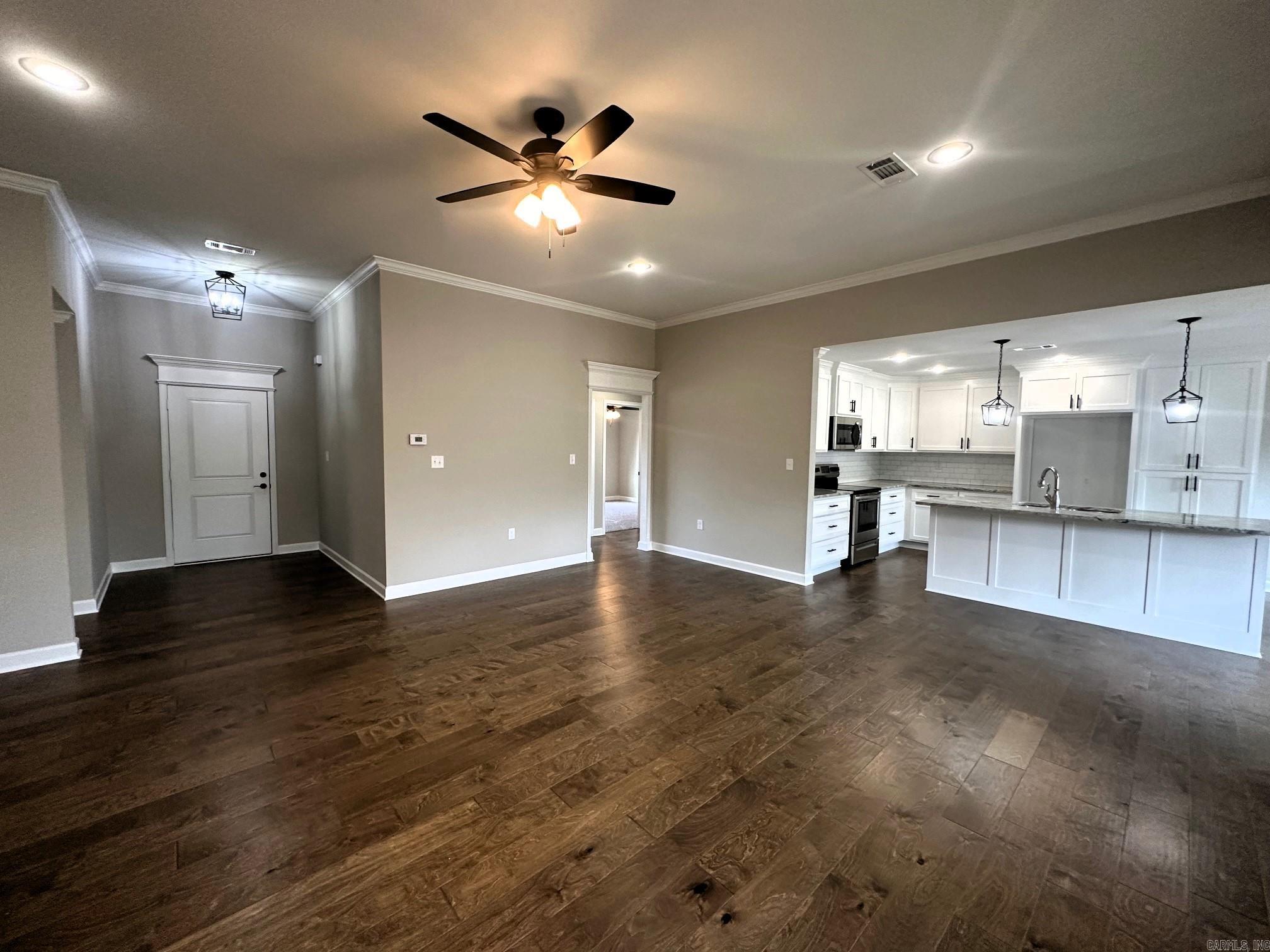 PINEWOOD ESTATES - Residential