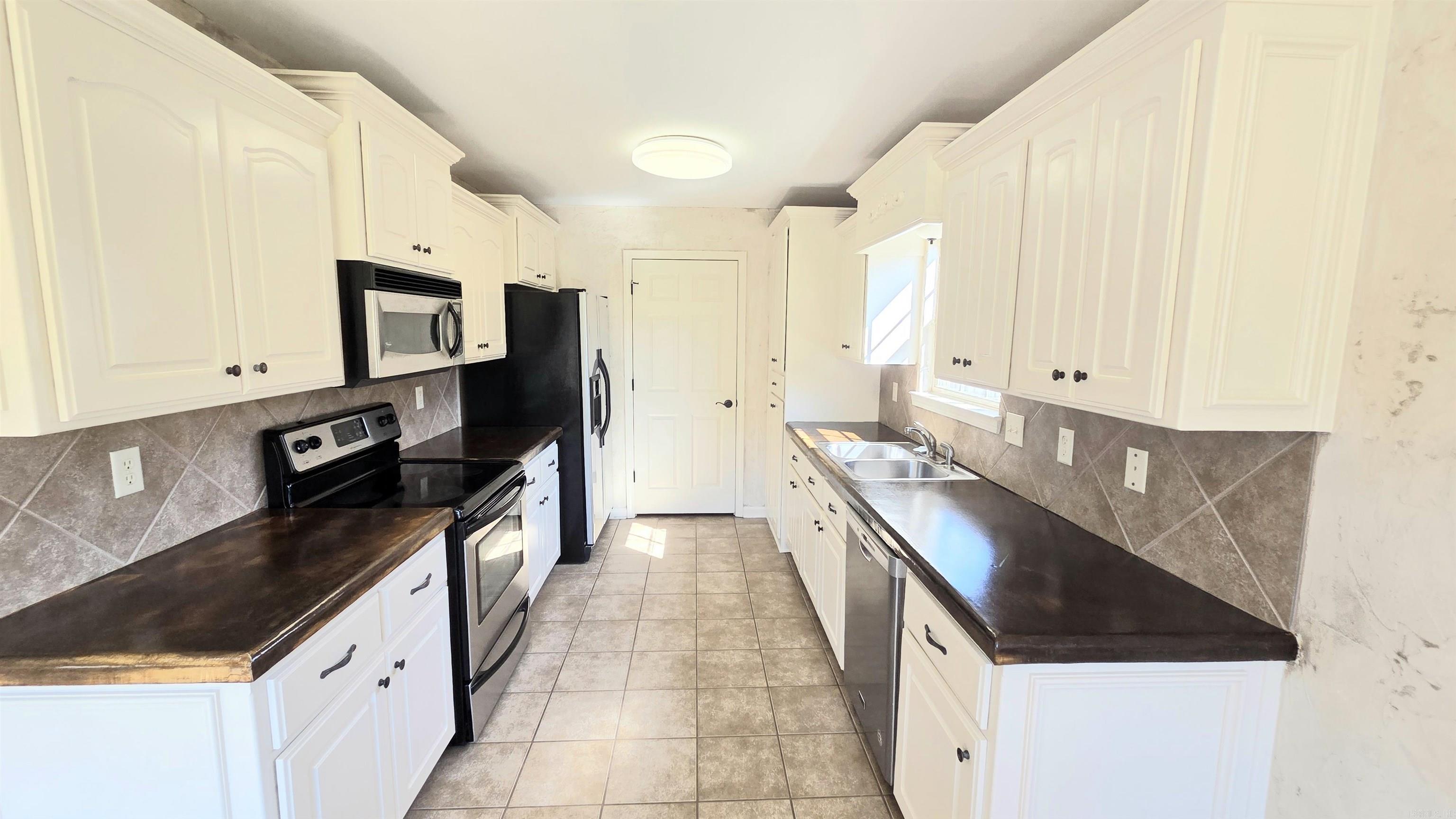 CARRIAGE COURT L - Residential