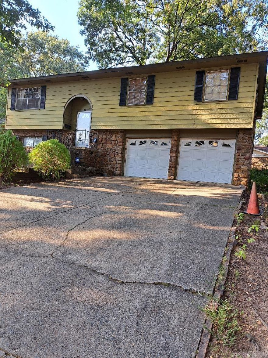Beautiful Split-level House, 4 bedrooms, 2.5 ba, on a corner lot.  Includes a formal living room, family room, fireplace, 2-car garage, new A/C Unit.  This charming home is in very good condition, just need a little cosmetic TLC.  Downstairs can be your teens hangout, a man's cave, in-law quarters, or even rental income.  Many possibilities, make it your own.  Peaceful neighborhood, located in west Little Rock, near many stores, shopping areas, and restaurants.