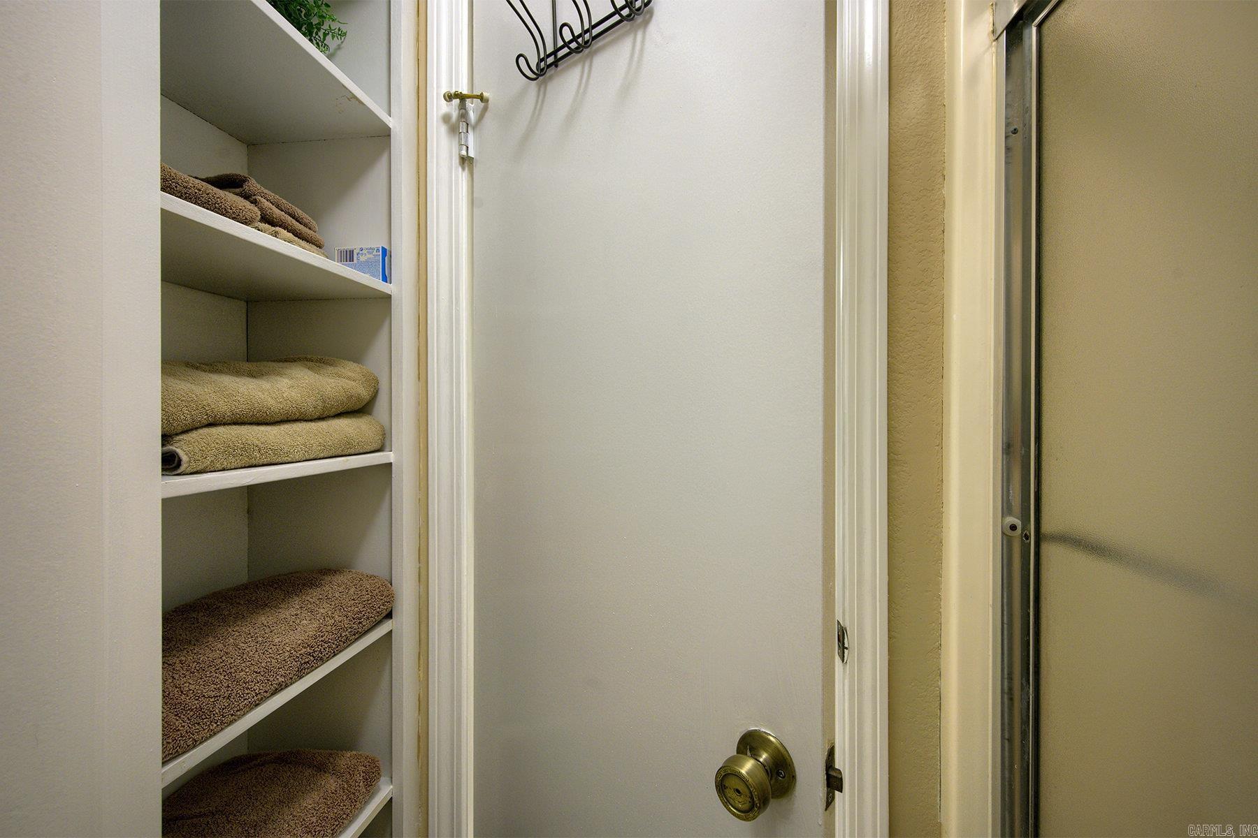 La Courna Courts - Residential