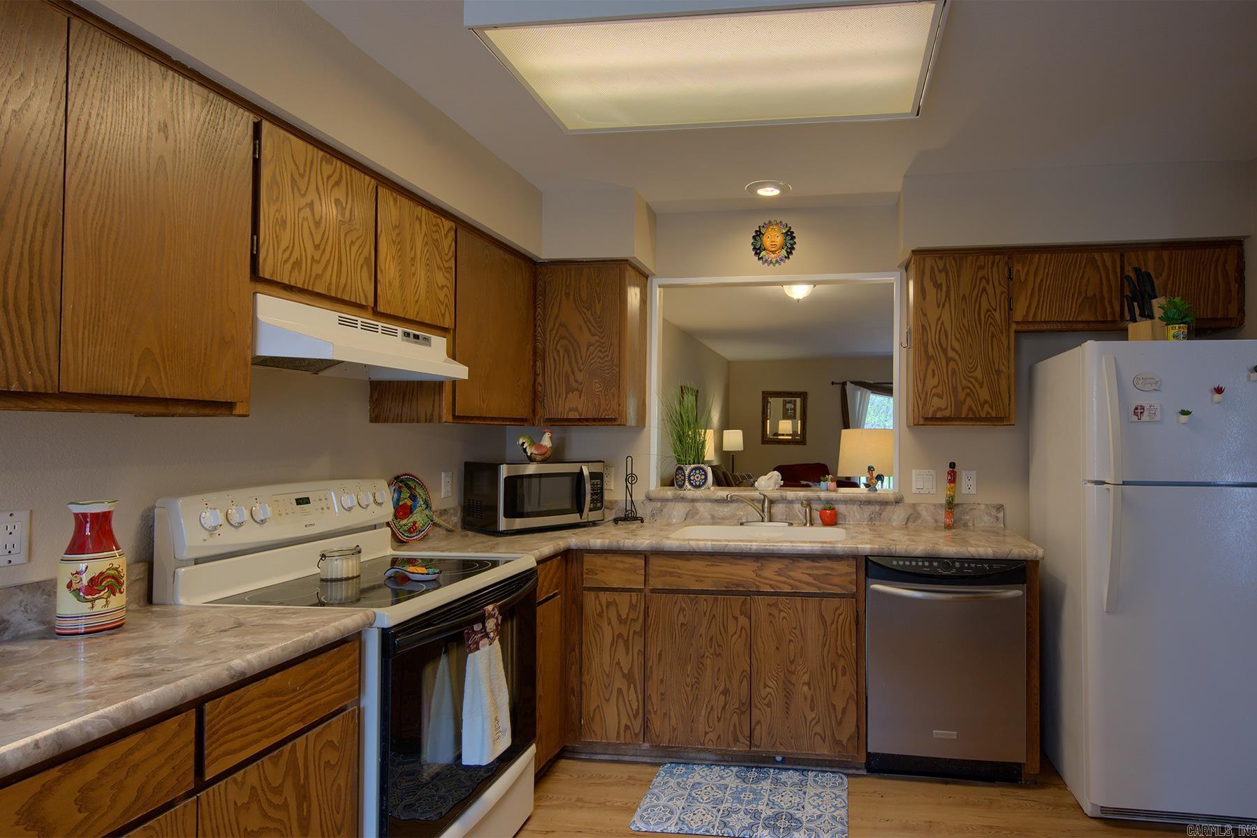 La Courna Courts - Residential