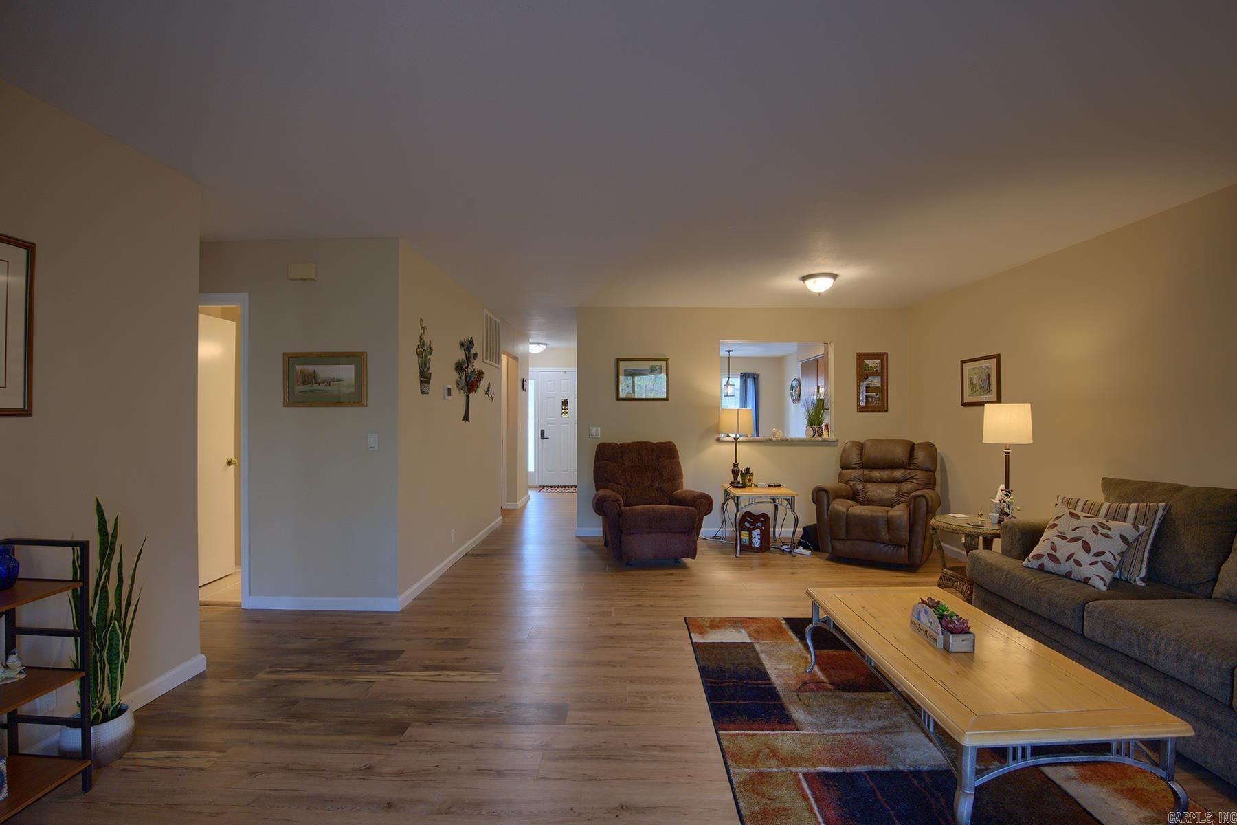 La Courna Courts - Residential