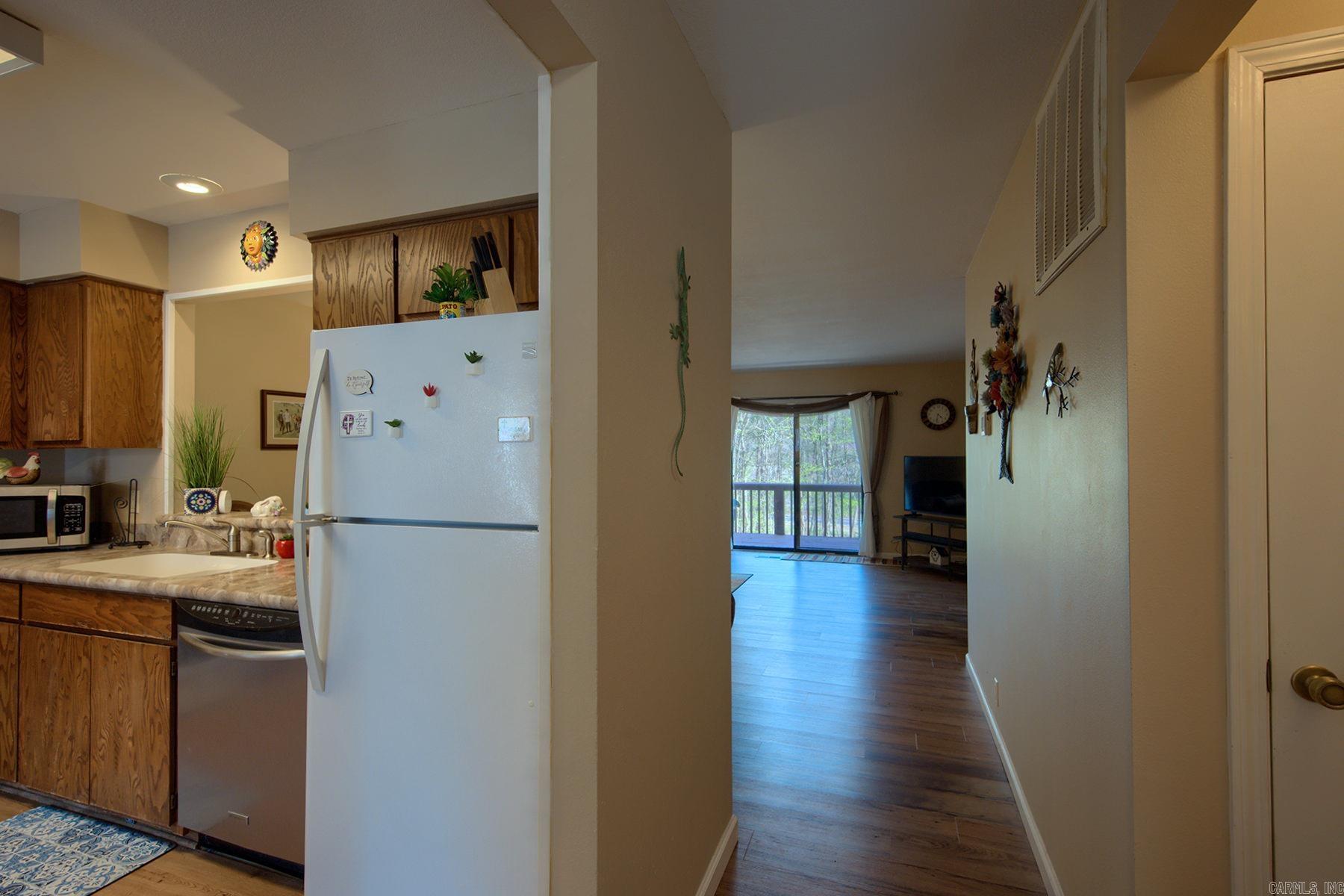 La Courna Courts - Residential