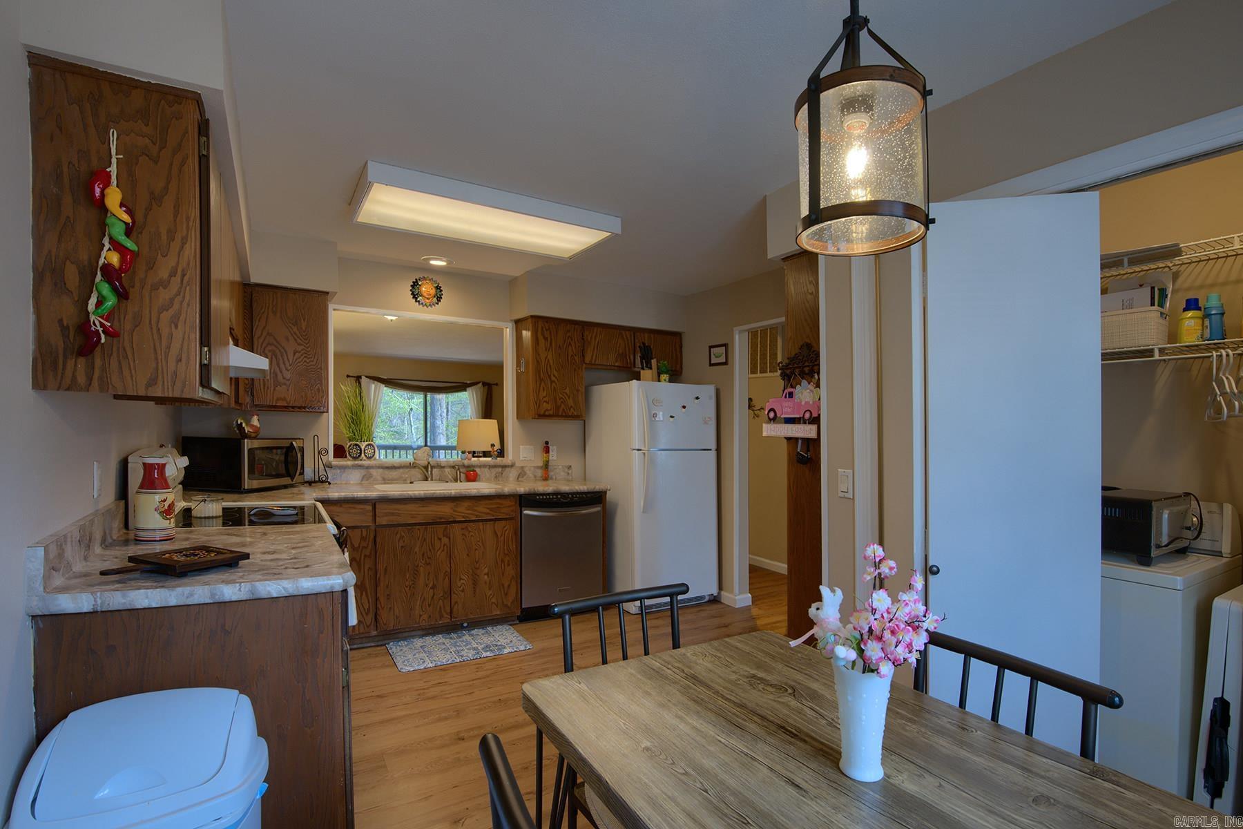 La Courna Courts - Residential