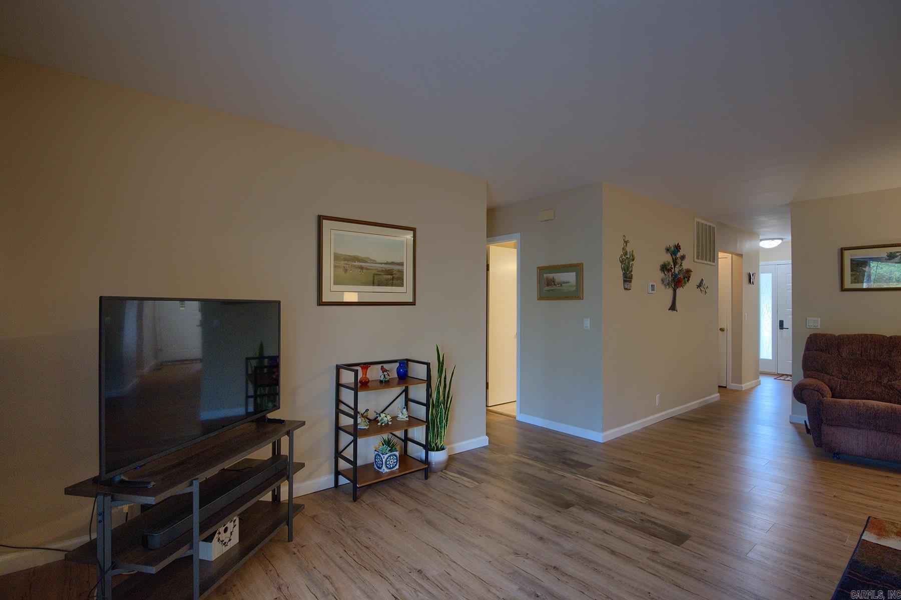 La Courna Courts - Residential