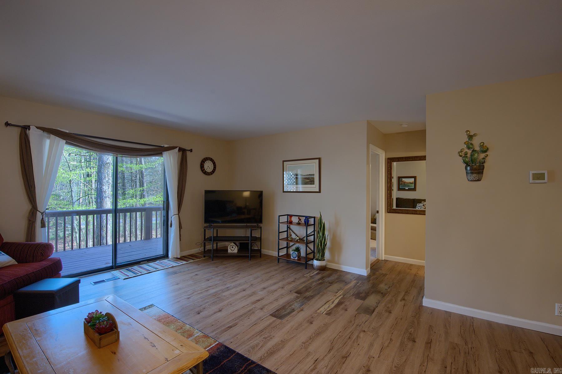 La Courna Courts - Residential