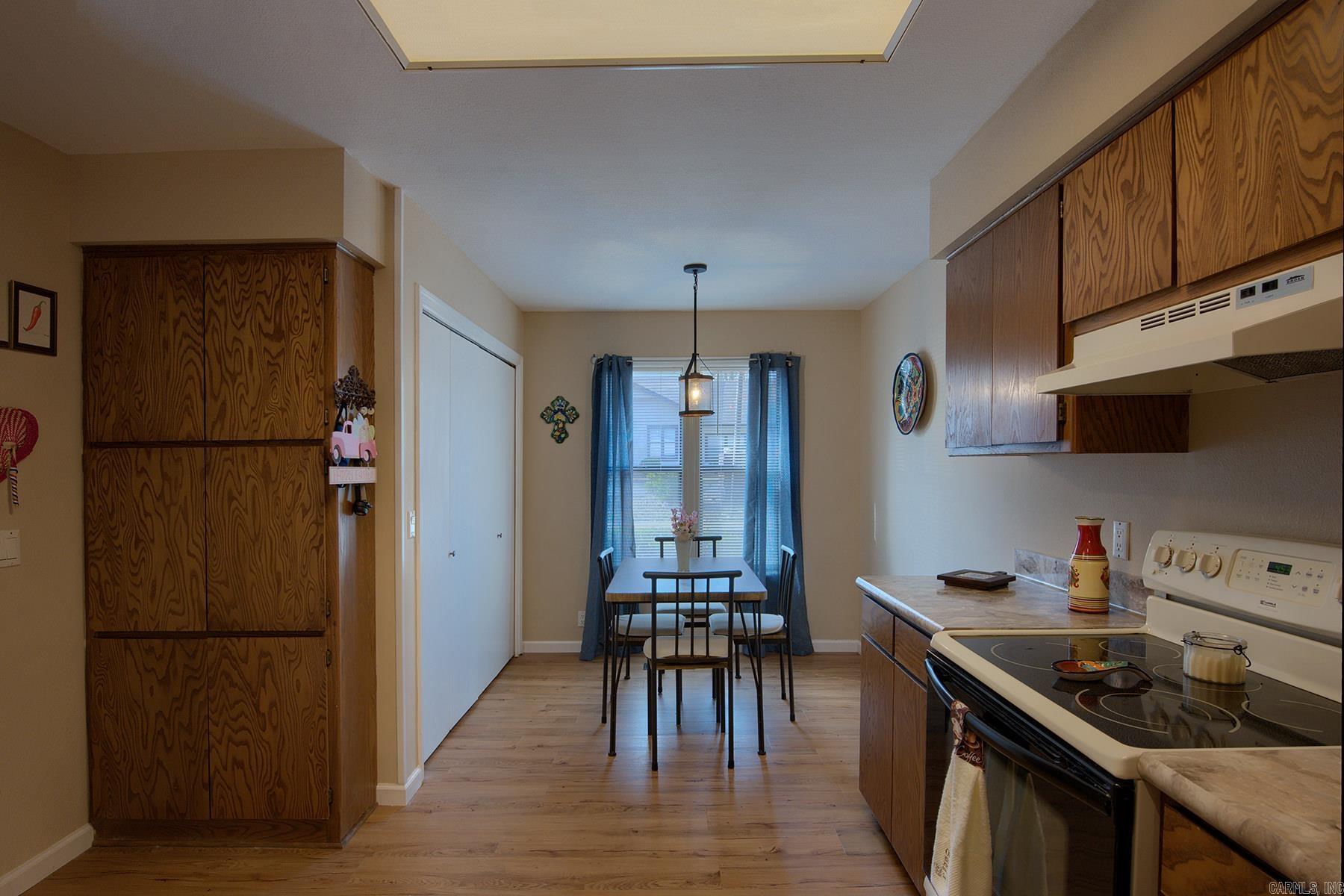 La Courna Courts - Residential