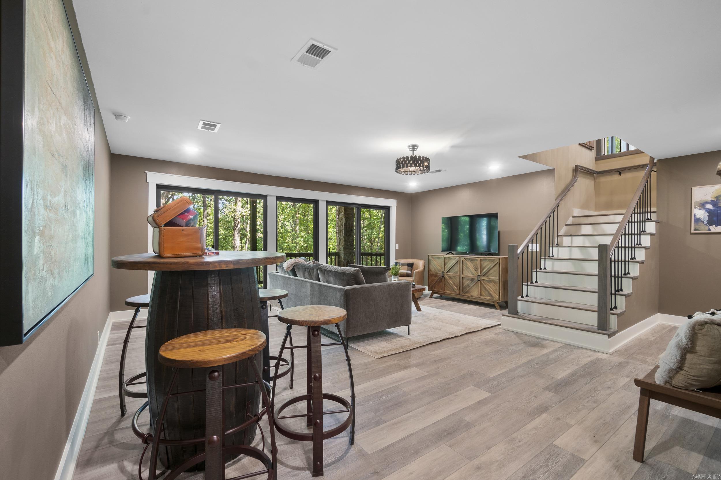 BAYWOOD - LAKE - Residential