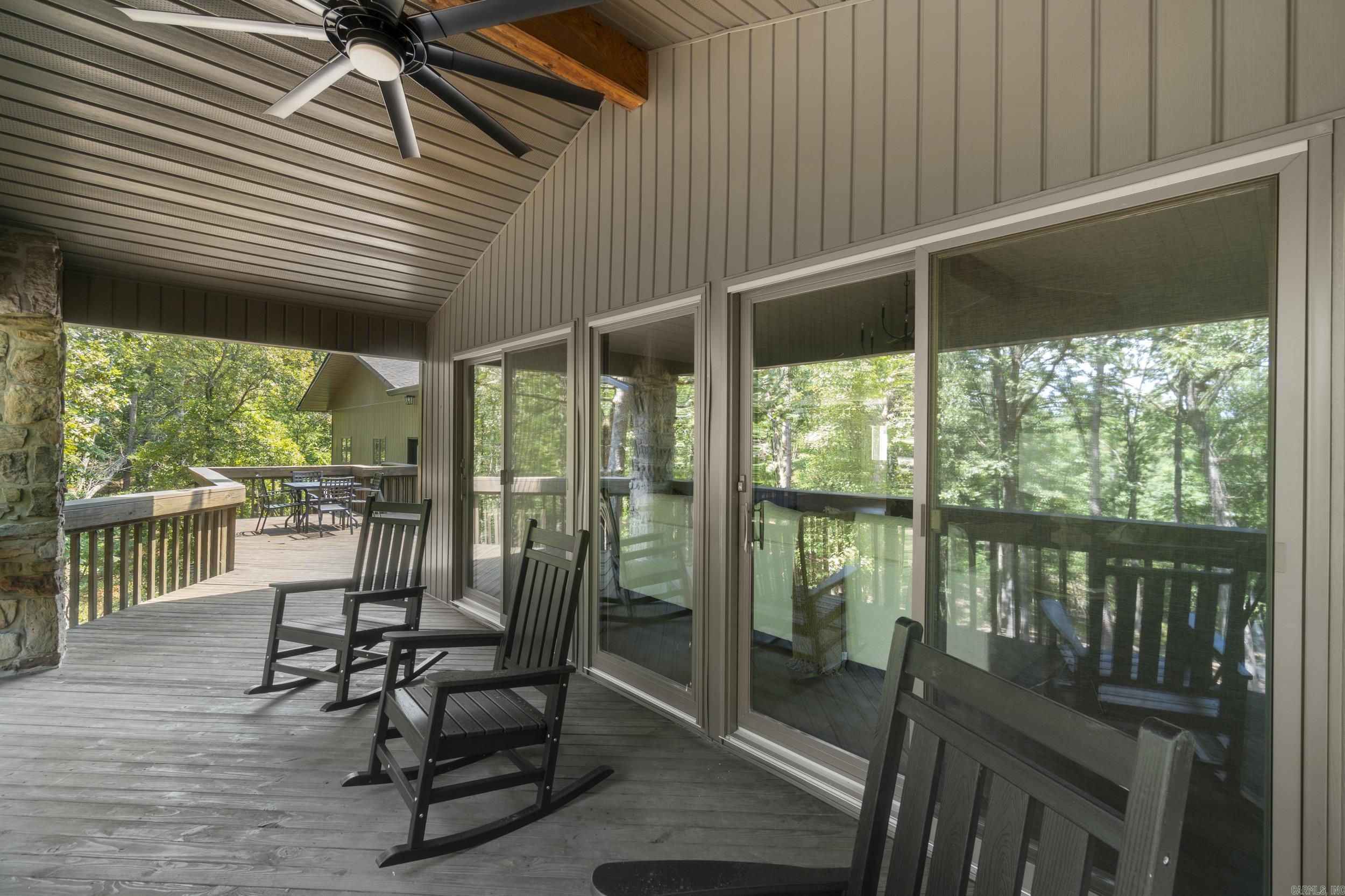 BAYWOOD - LAKE - Residential