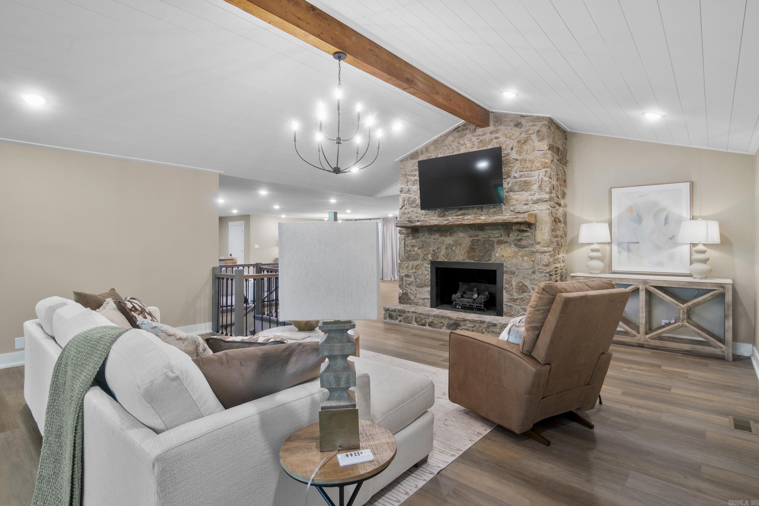 BAYWOOD - LAKE - Residential