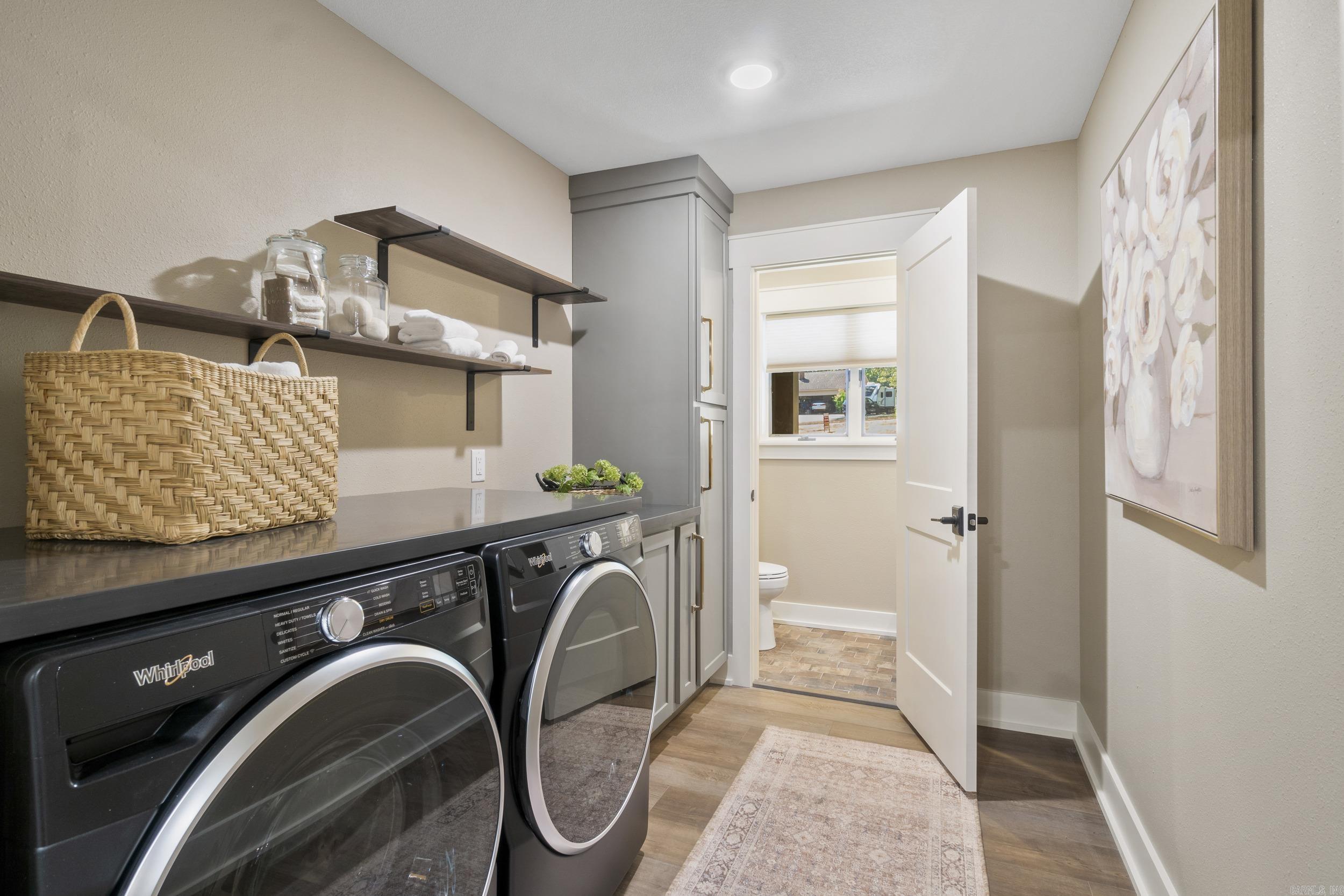 BAYWOOD - LAKE - Residential