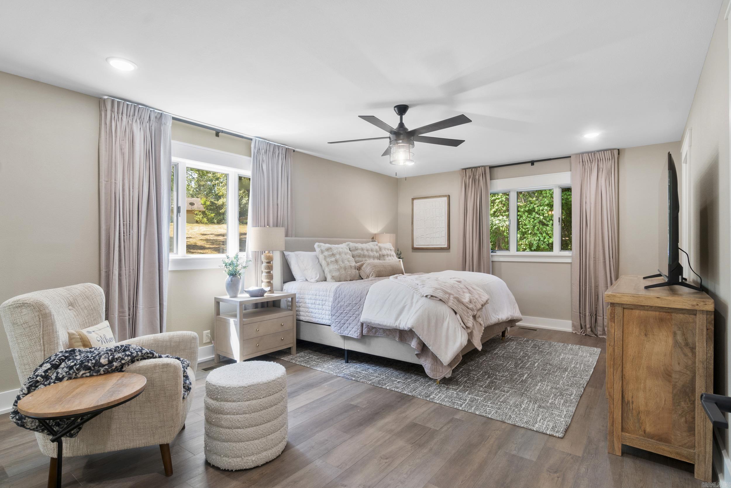 BAYWOOD - LAKE - Residential