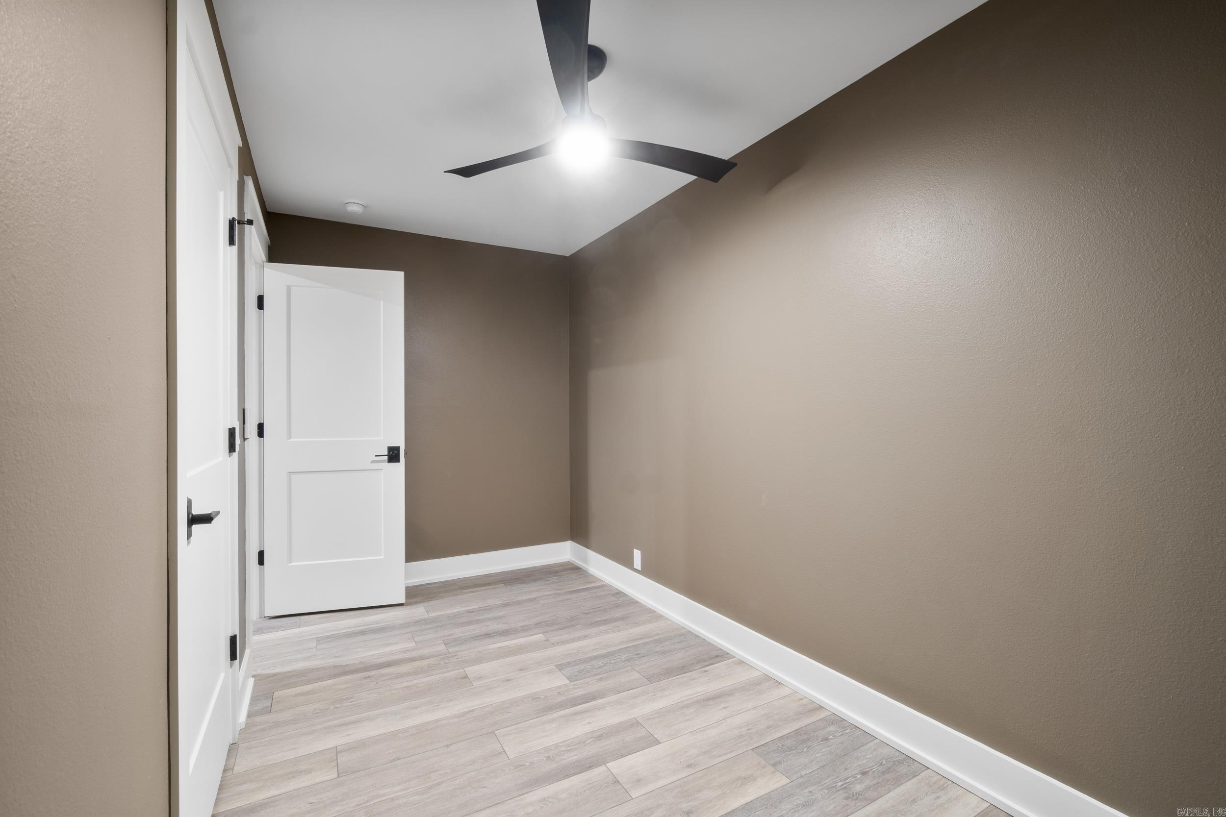 BAYWOOD - LAKE - Residential