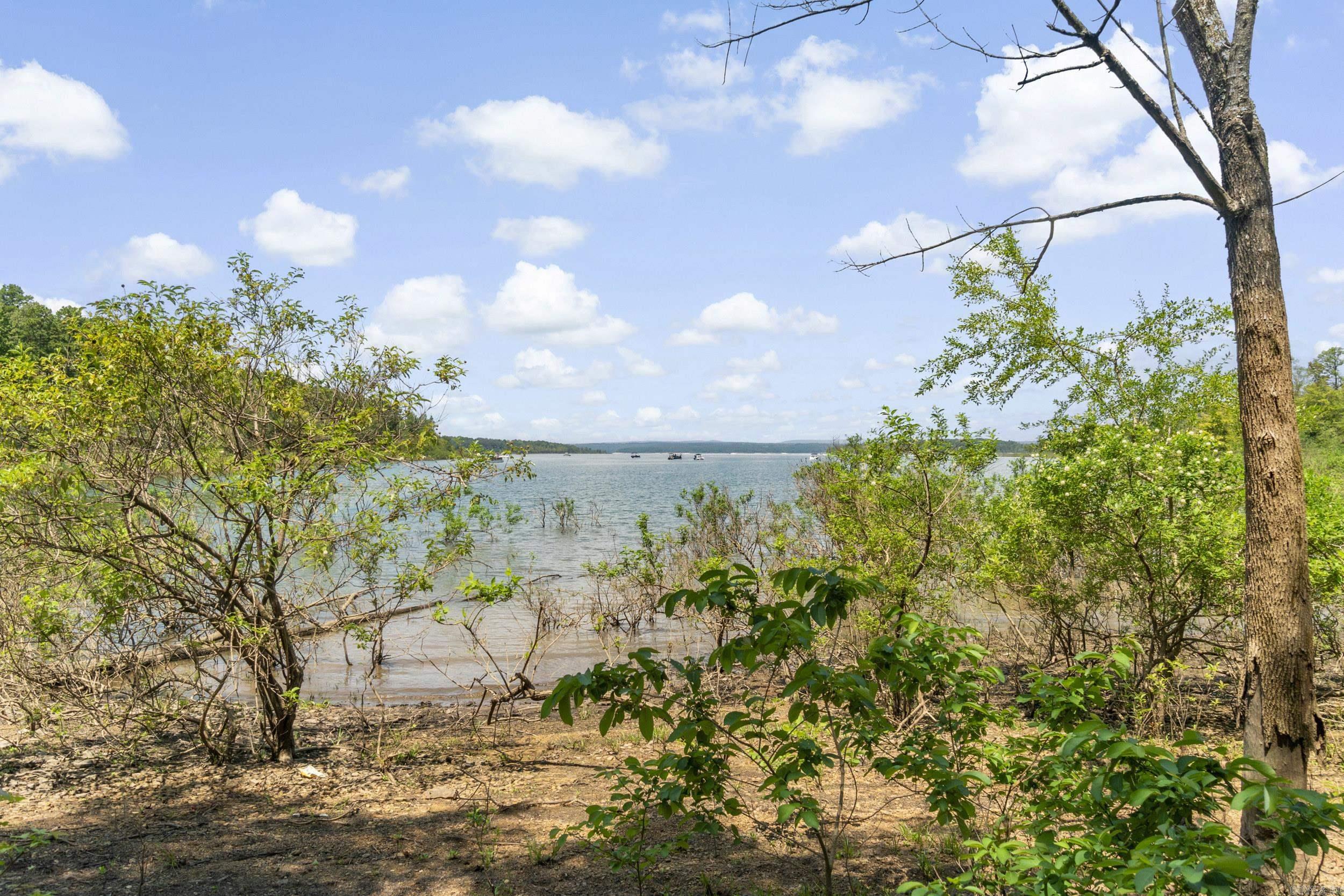 BAYWOOD - LAKE - Residential