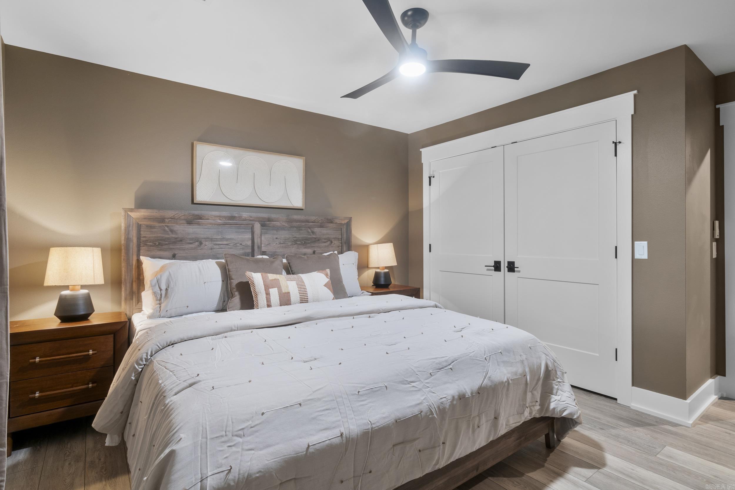 BAYWOOD - LAKE - Residential