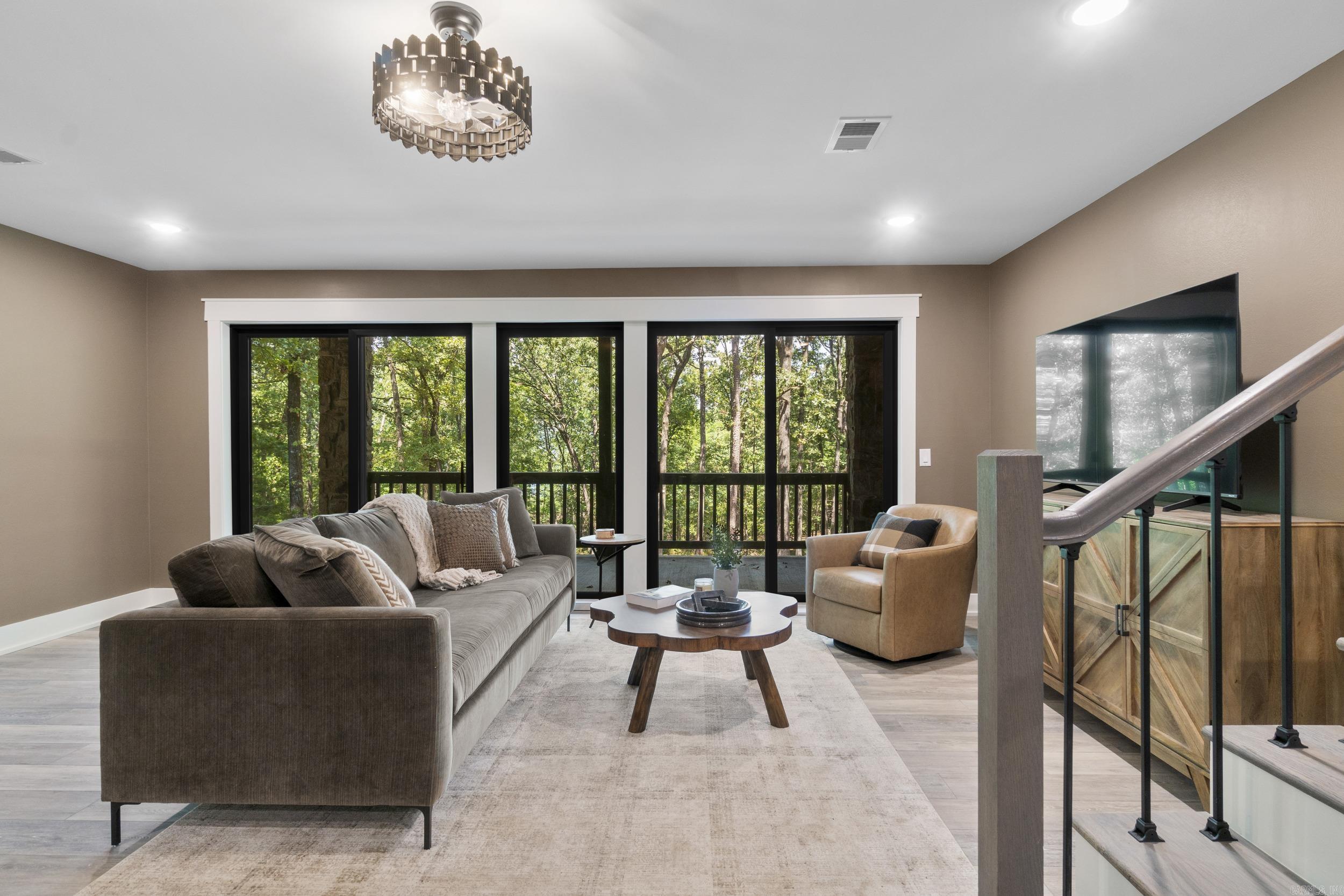 BAYWOOD - LAKE - Residential