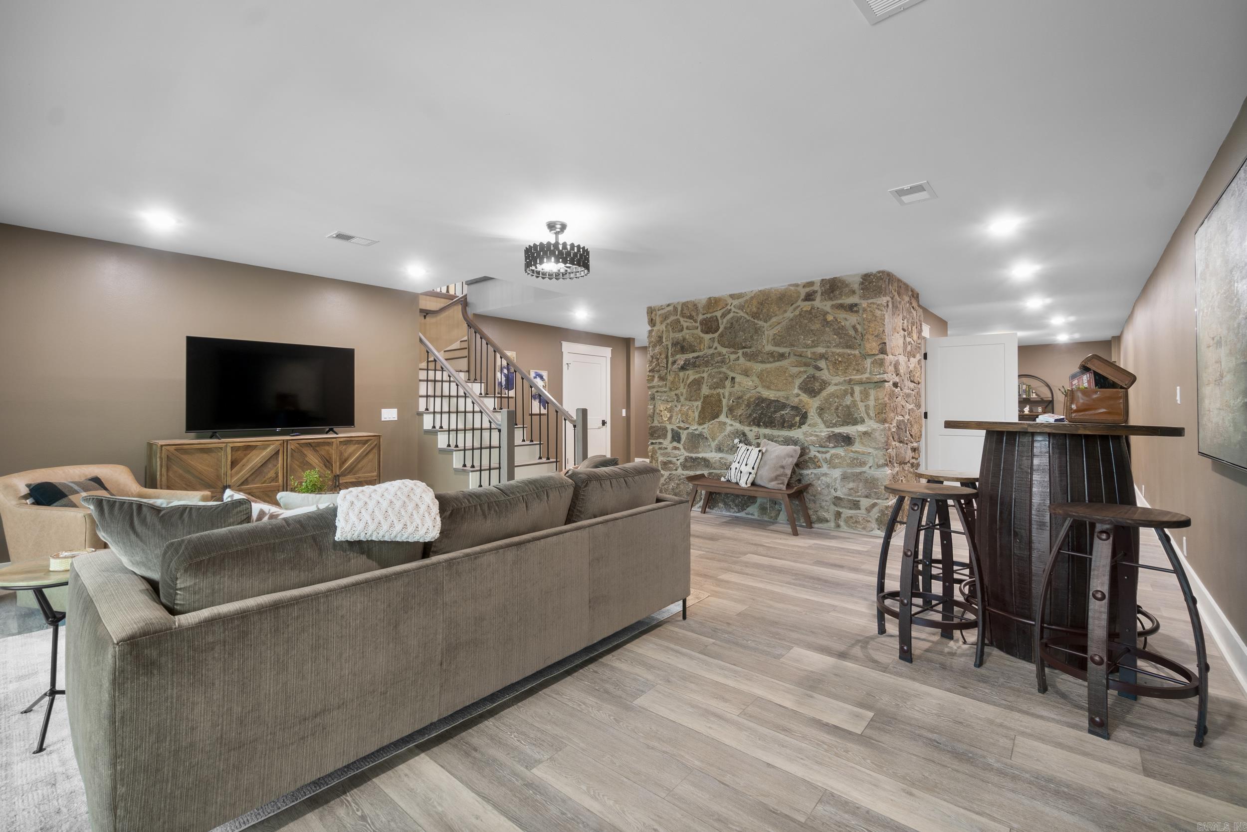 BAYWOOD - LAKE - Residential