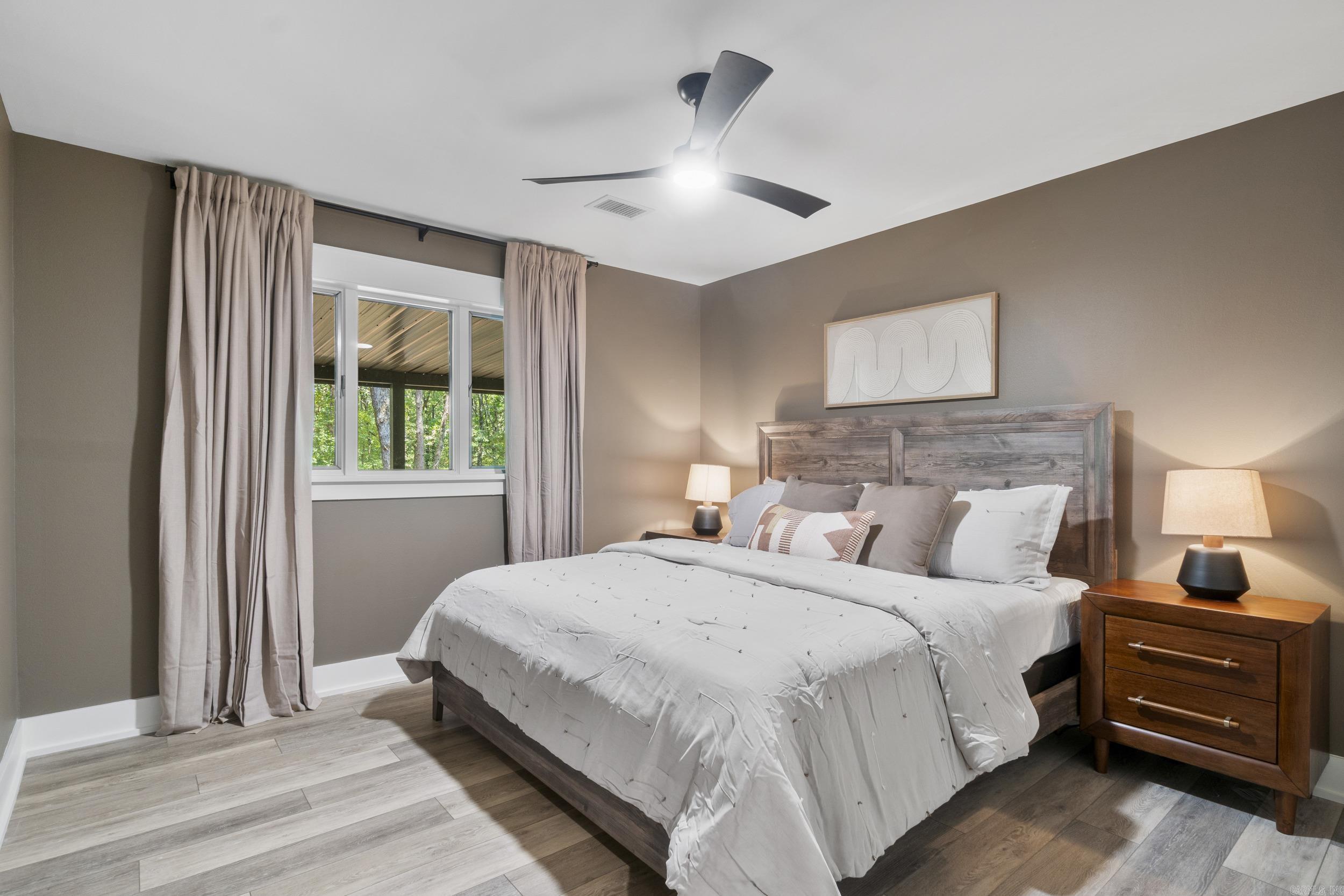 BAYWOOD - LAKE - Residential