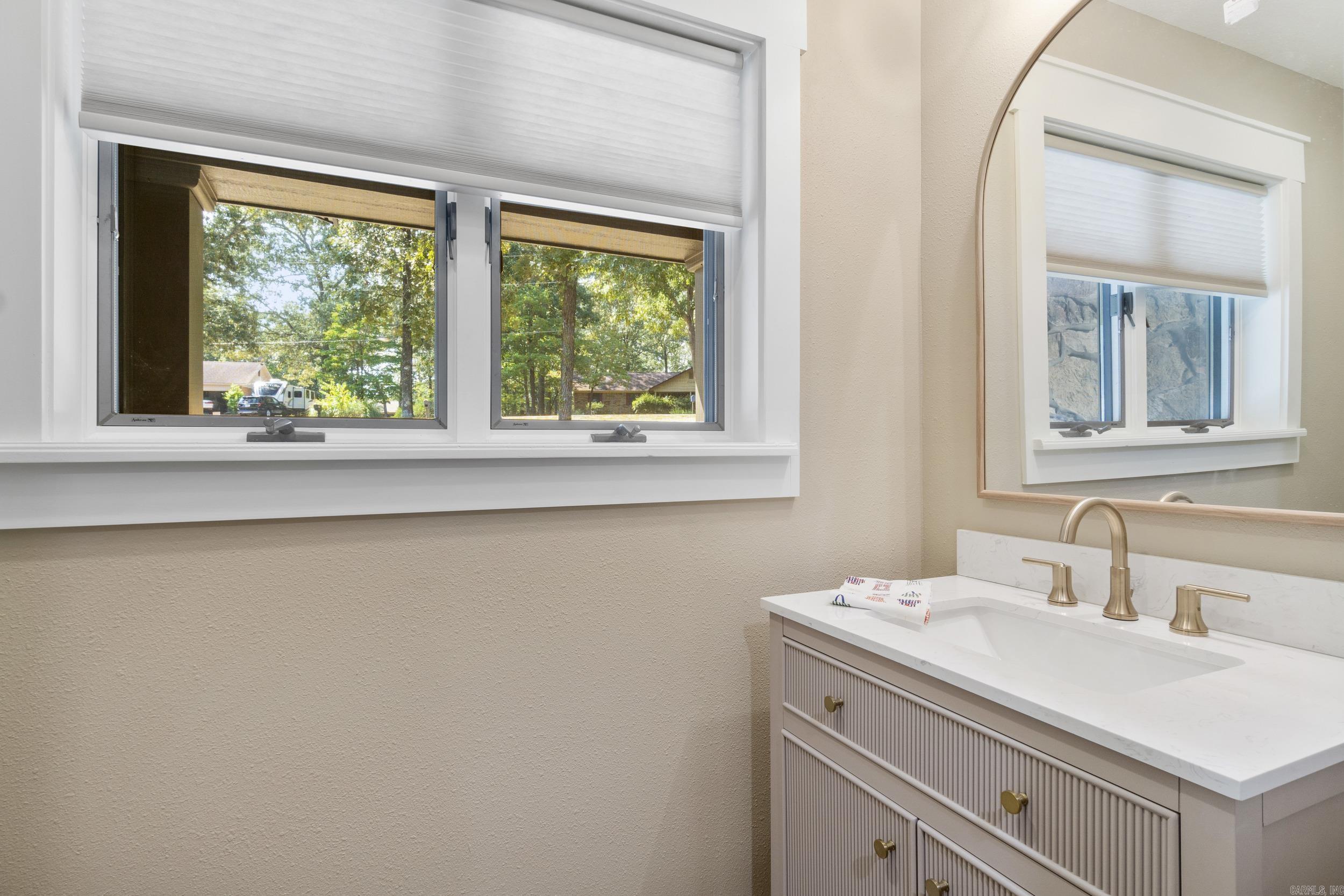 BAYWOOD - LAKE - Residential