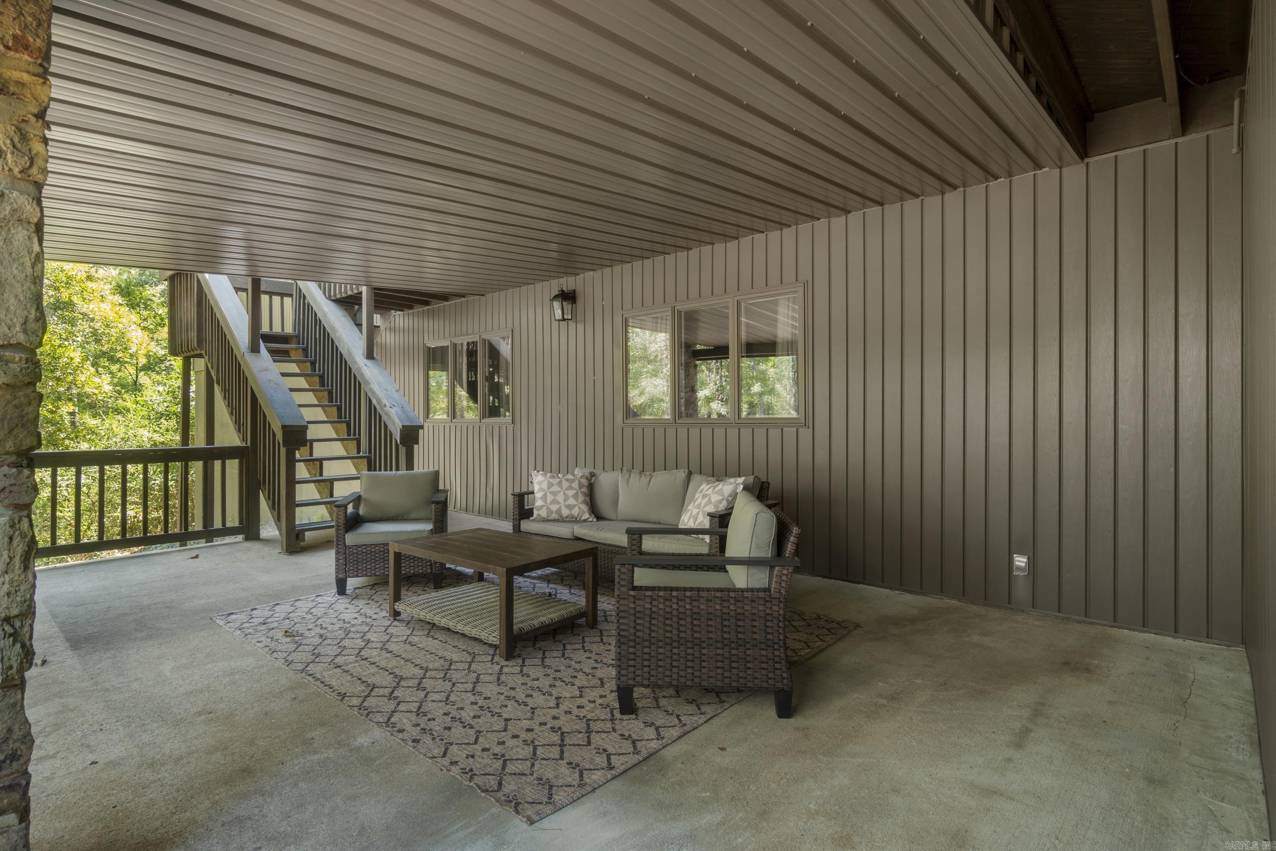 BAYWOOD - LAKE - Residential