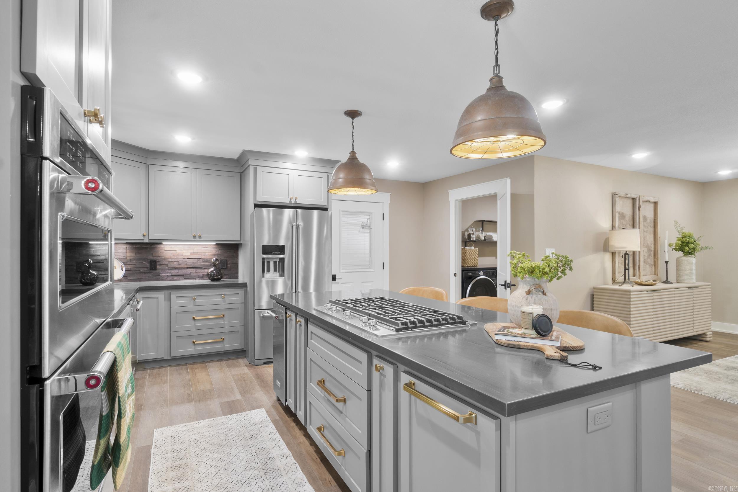 BAYWOOD - LAKE - Residential