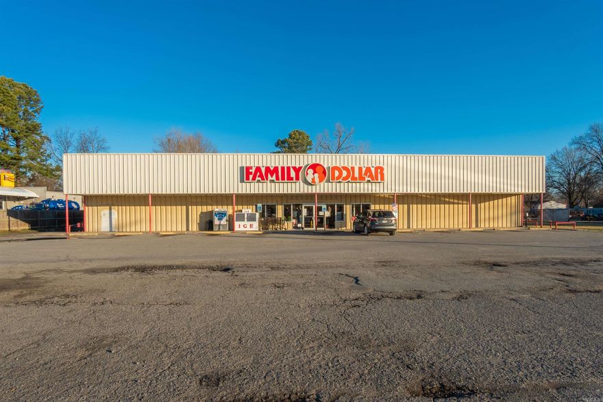 Prime location! This 8800 SQFT commercial property is a versatile space that can accommodate a variety of uses. The location is centrally located in the heart of England with some of the highest traffic counts. Property is zoned C-2 so it has numerous capabilities. Large parking area with 25 spaces and 123 feet of store frontage on E Fordyce. Call today for additional information. This is an opportunity that you will not want to miss!