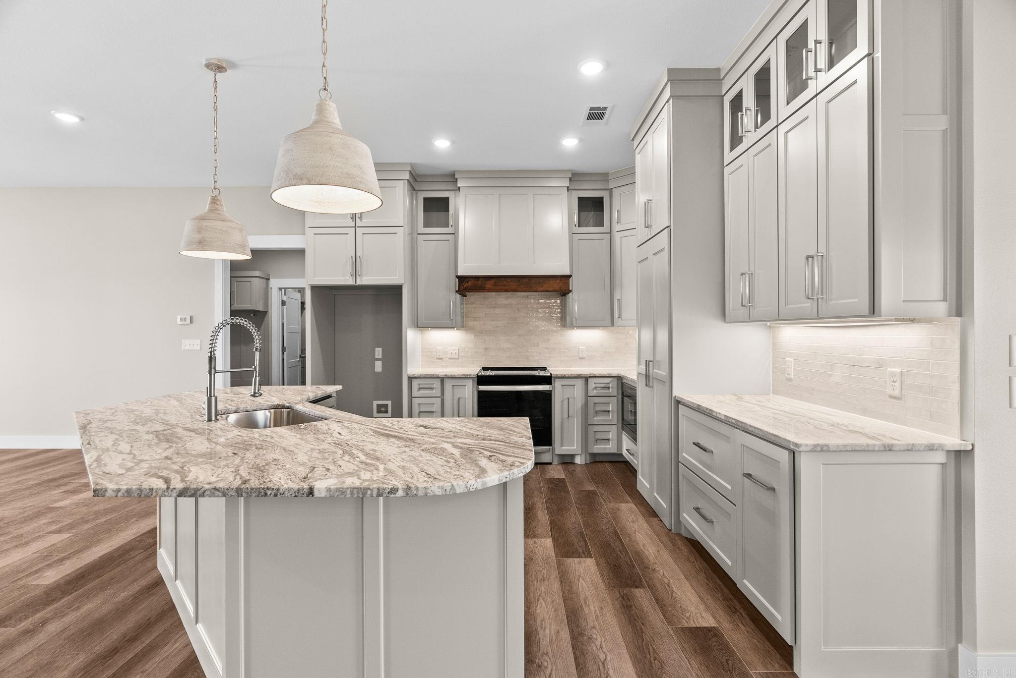 REPUBLICAN VALLEY ESTATES - Residential