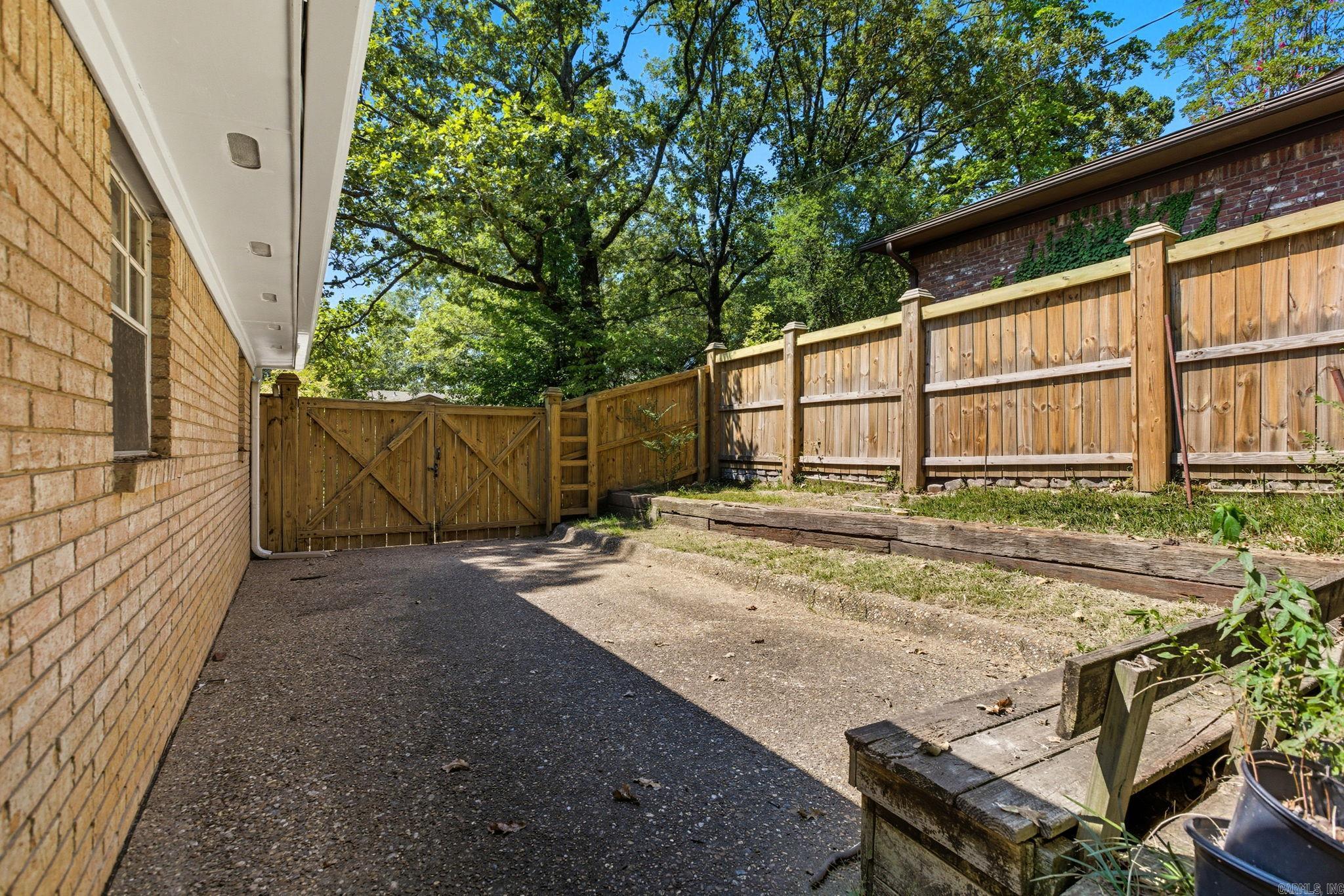 INDIAN HILLS - Residential