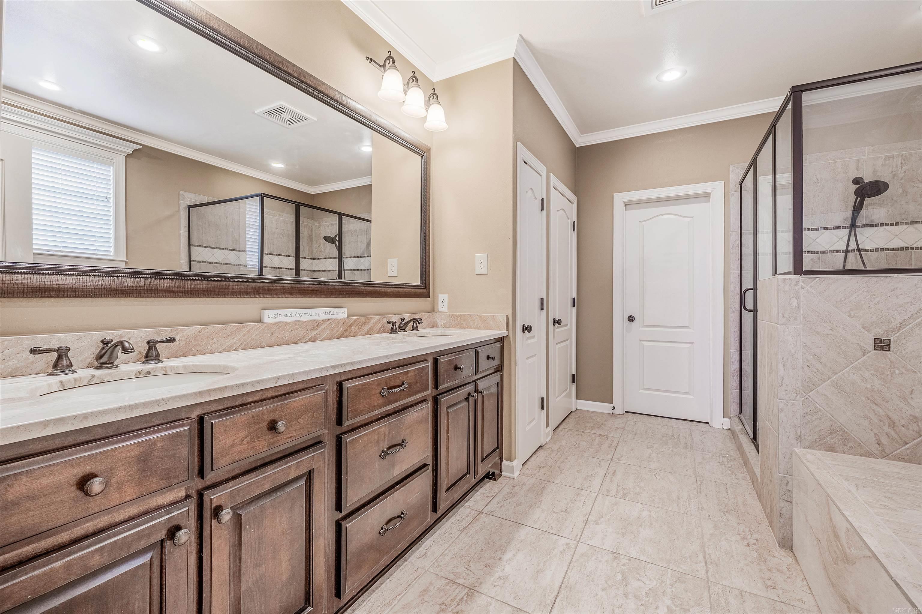 MAJESTIC POINTE - Residential