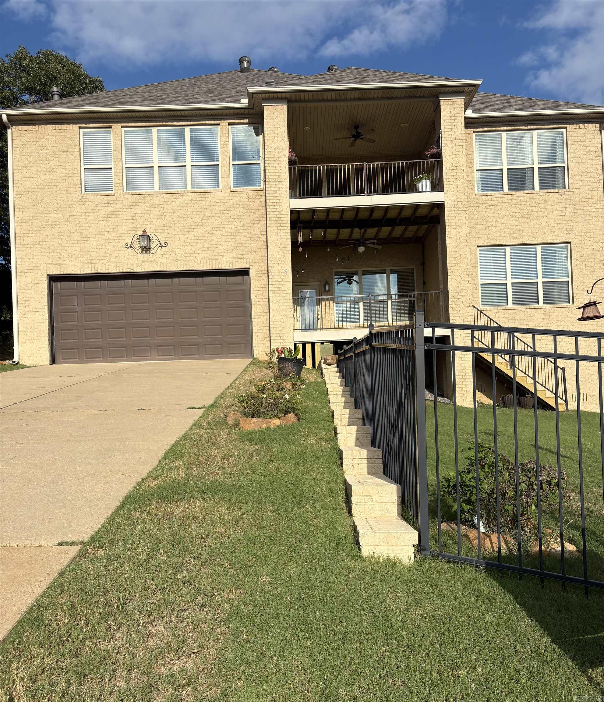 MAJESTIC POINTE - Residential