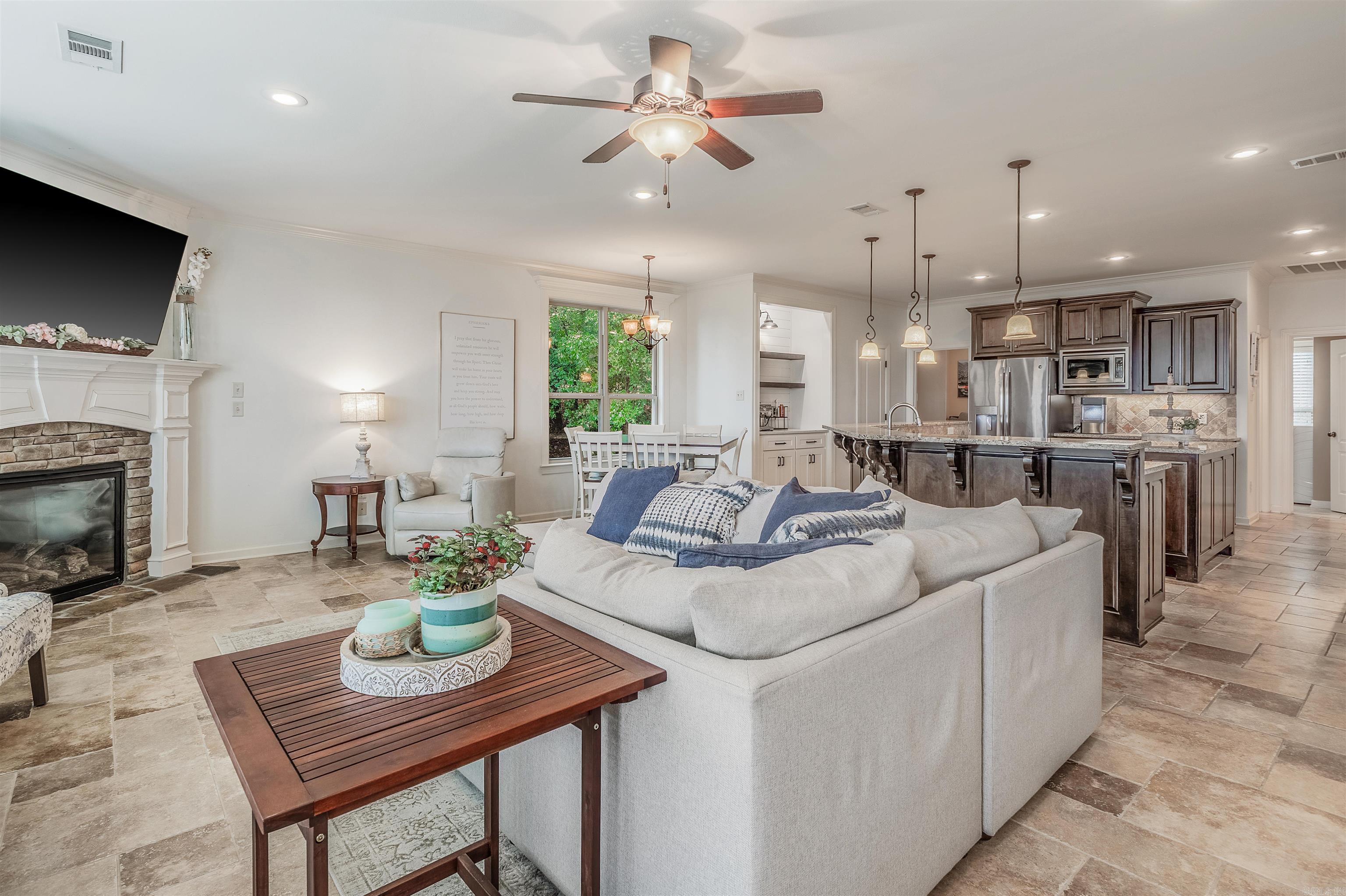 MAJESTIC POINTE - Residential