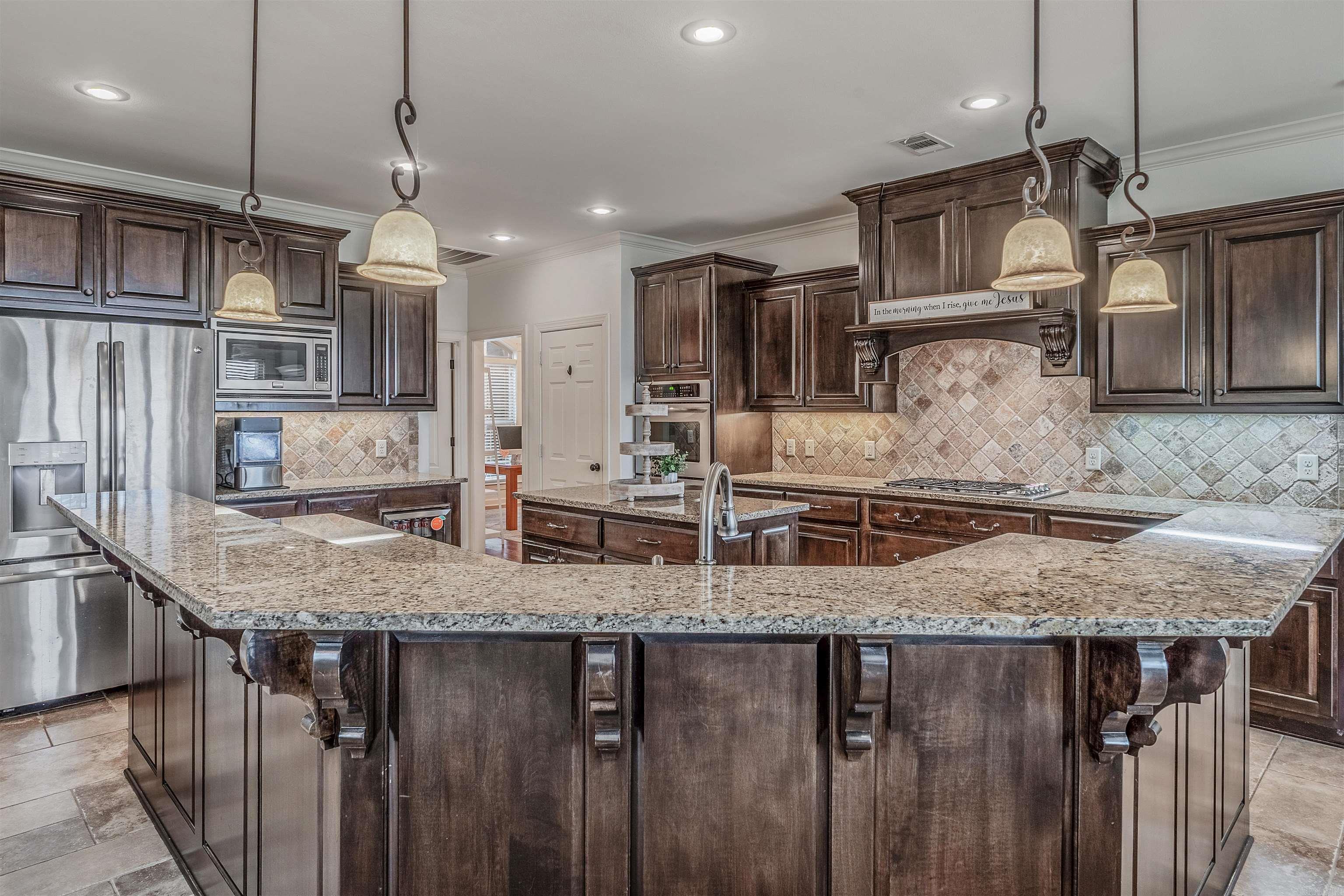 MAJESTIC POINTE - Residential