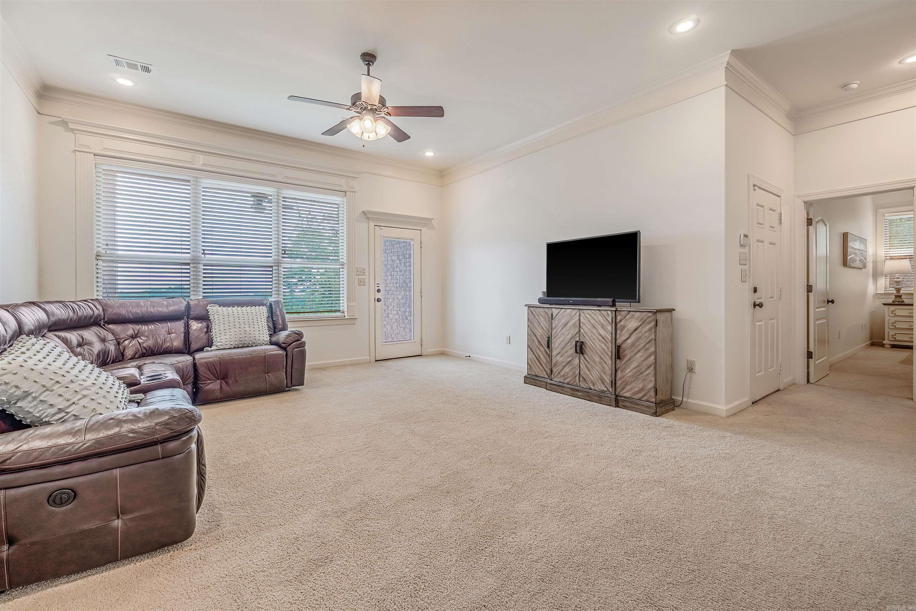 MAJESTIC POINTE - Residential