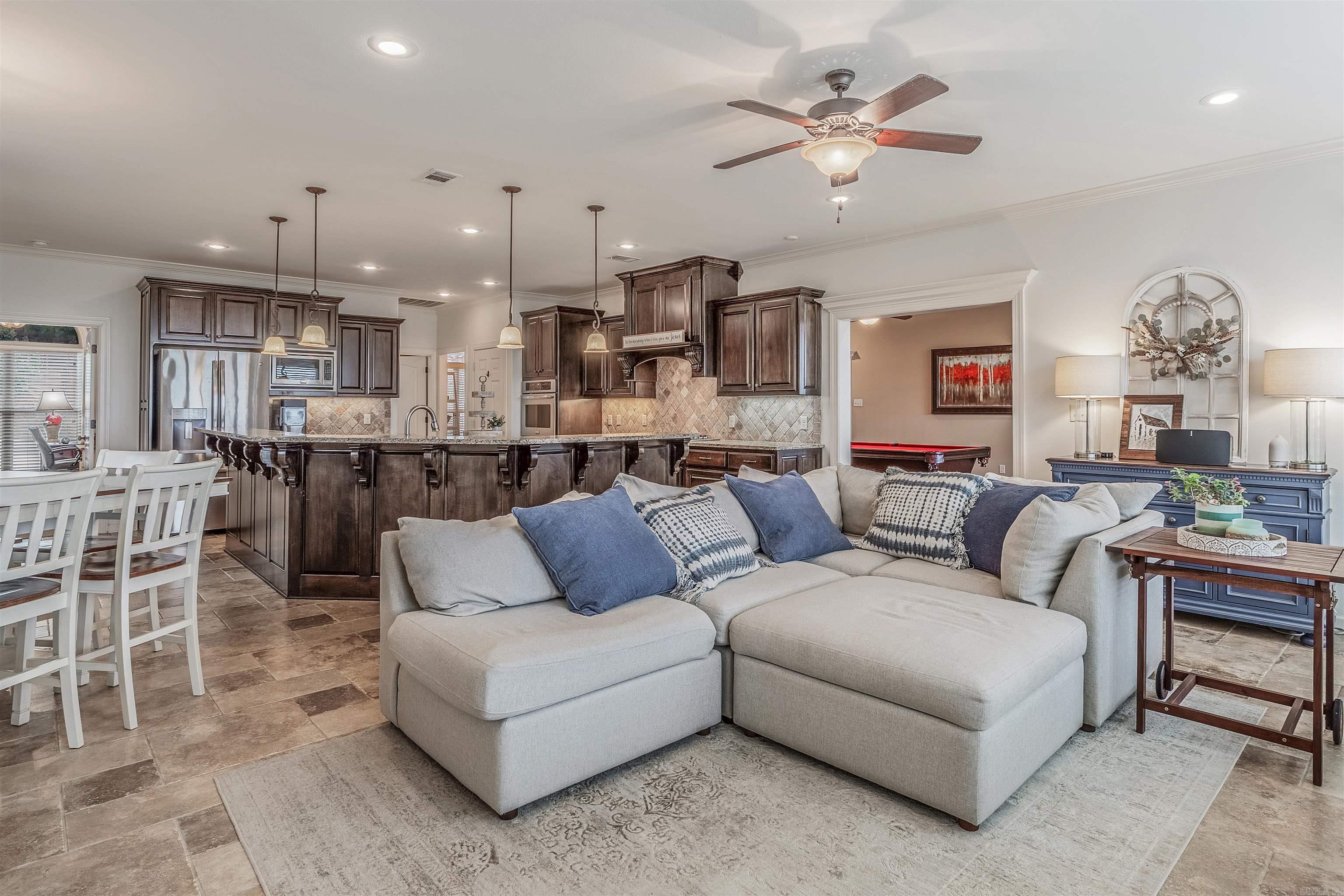MAJESTIC POINTE - Residential