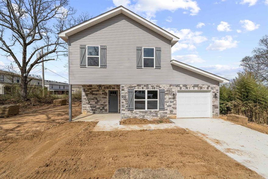 Perfectly situated just minutes from local schools and Walmart, this patio home style makes daily life easy and convenient. Morning school drop-offs and quick grocery runs are just around the corner. A great opportunity for families looking for comfort, accessibility, and a desirable location.