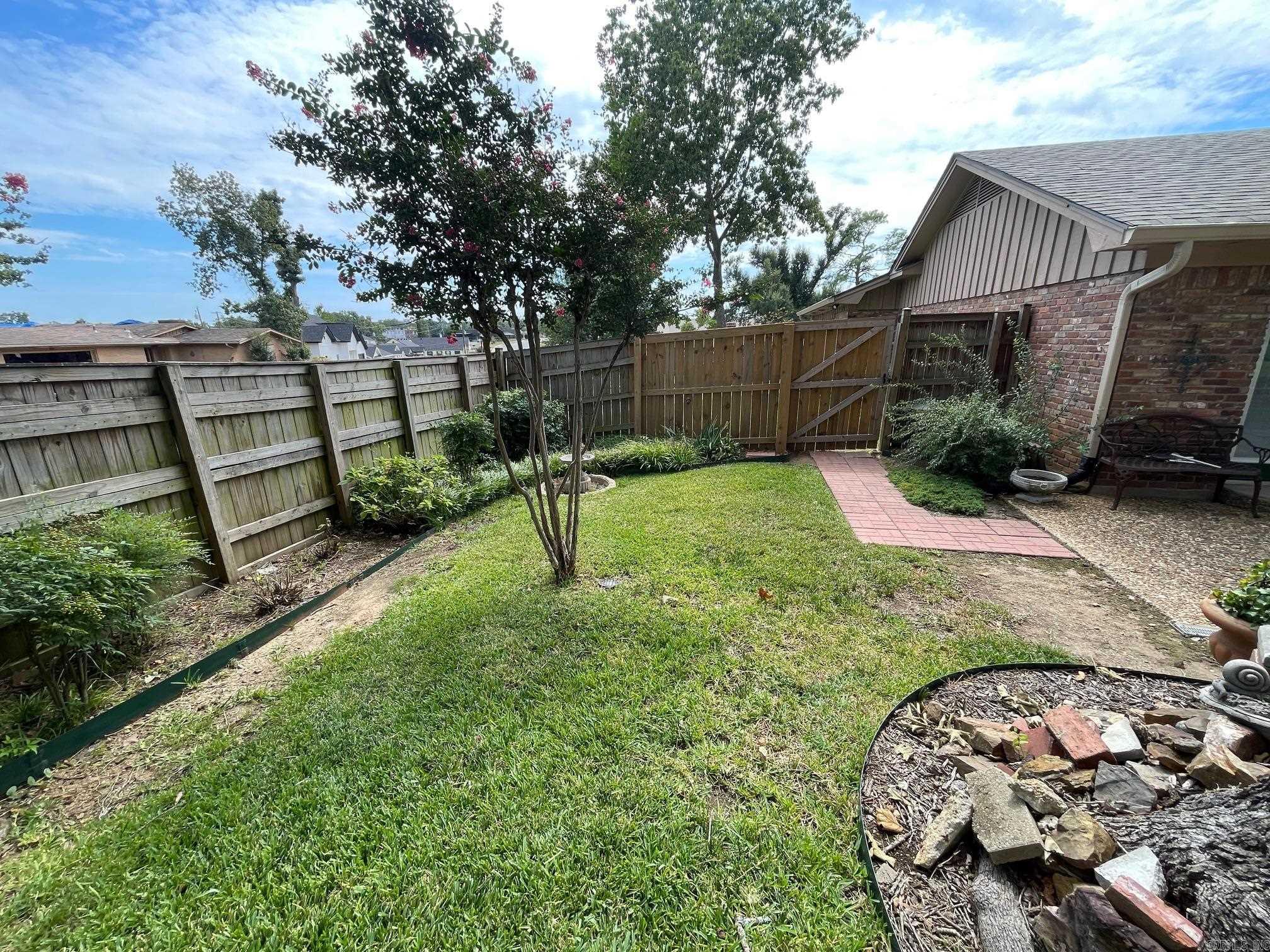 COLONY WEST - Residential