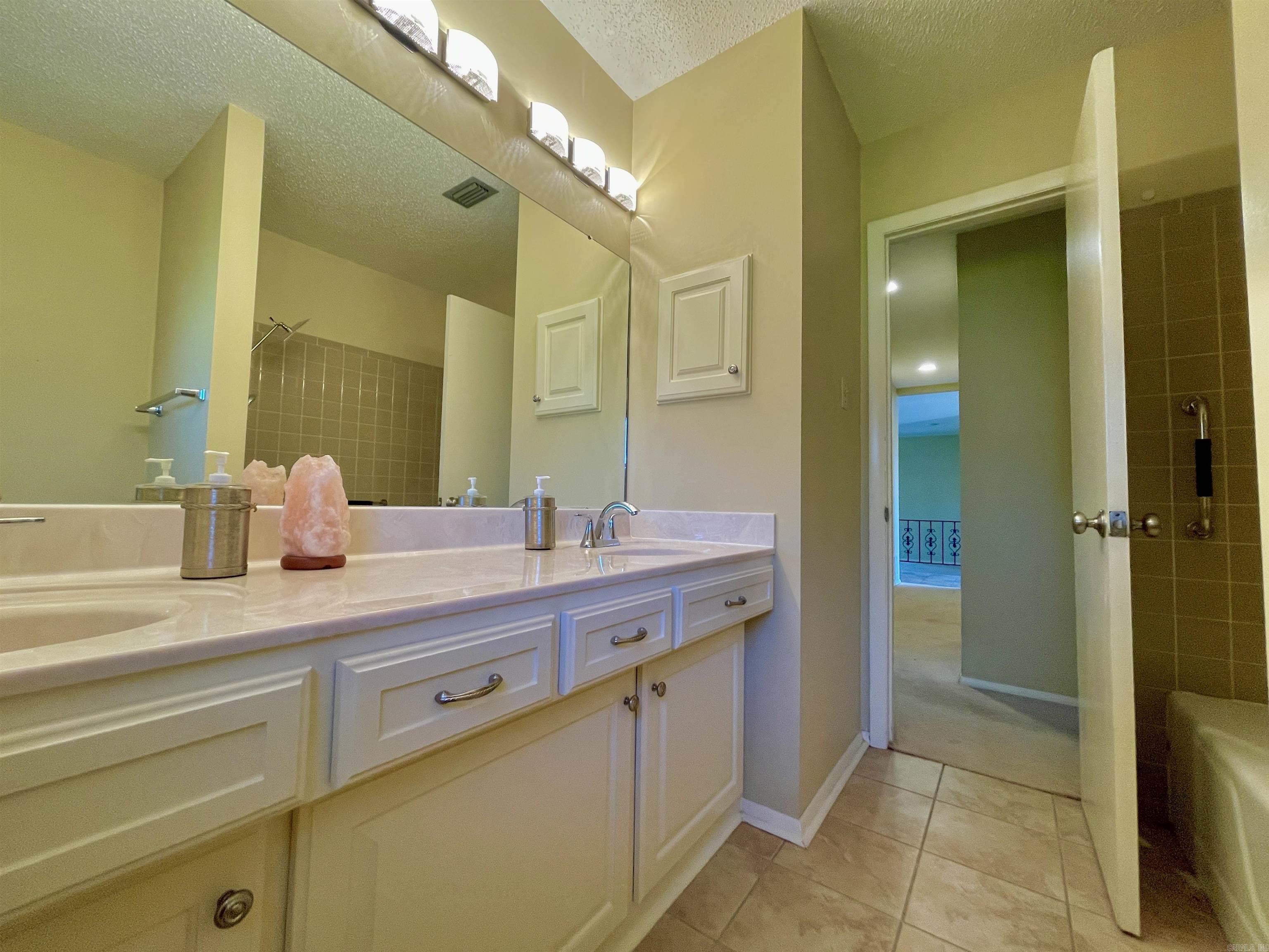 COLONY WEST - Residential